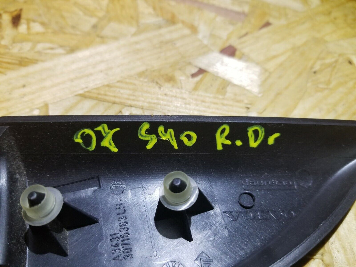 05 06 07 Volvo S40 Rear Left Driver Side Door Interior Corner Trim OEM