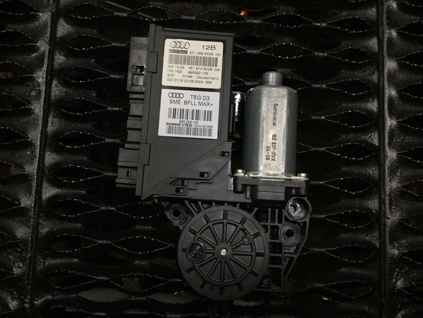 03 04 05 06 07 Audi A8 Front Right Passenger Door Window Motor OEM