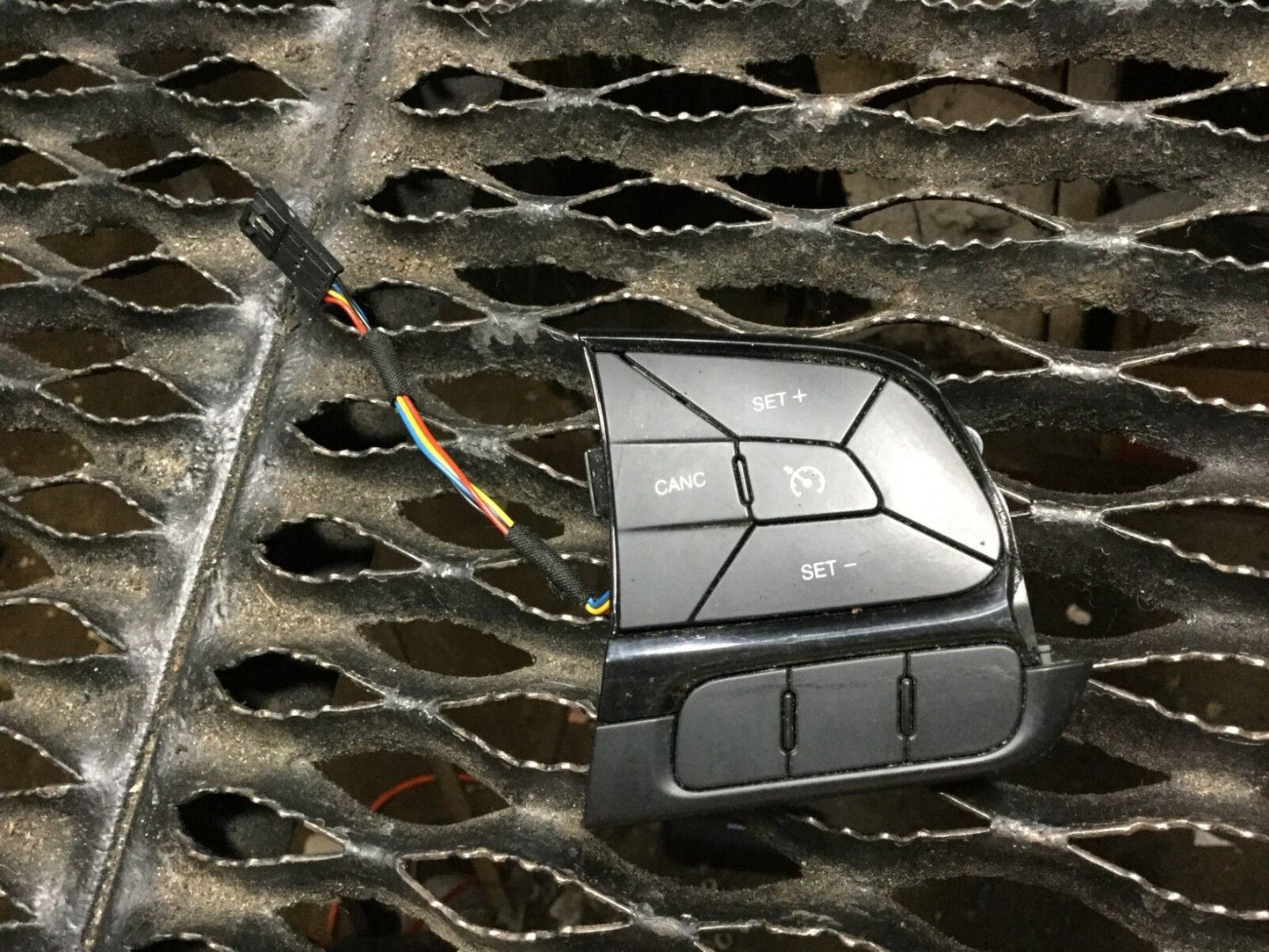 15 16 17 Jeep Renegade Steering Wheel Cruise Switch 735587839 OEM 21k Miles