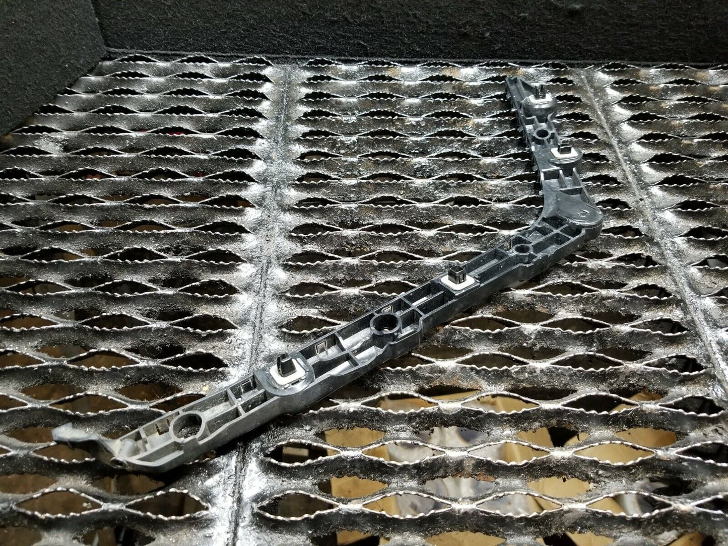 16 17 18 Nissan Sentra Sedan Rear Bumper Retainer Bracket Right Pass Side OEM