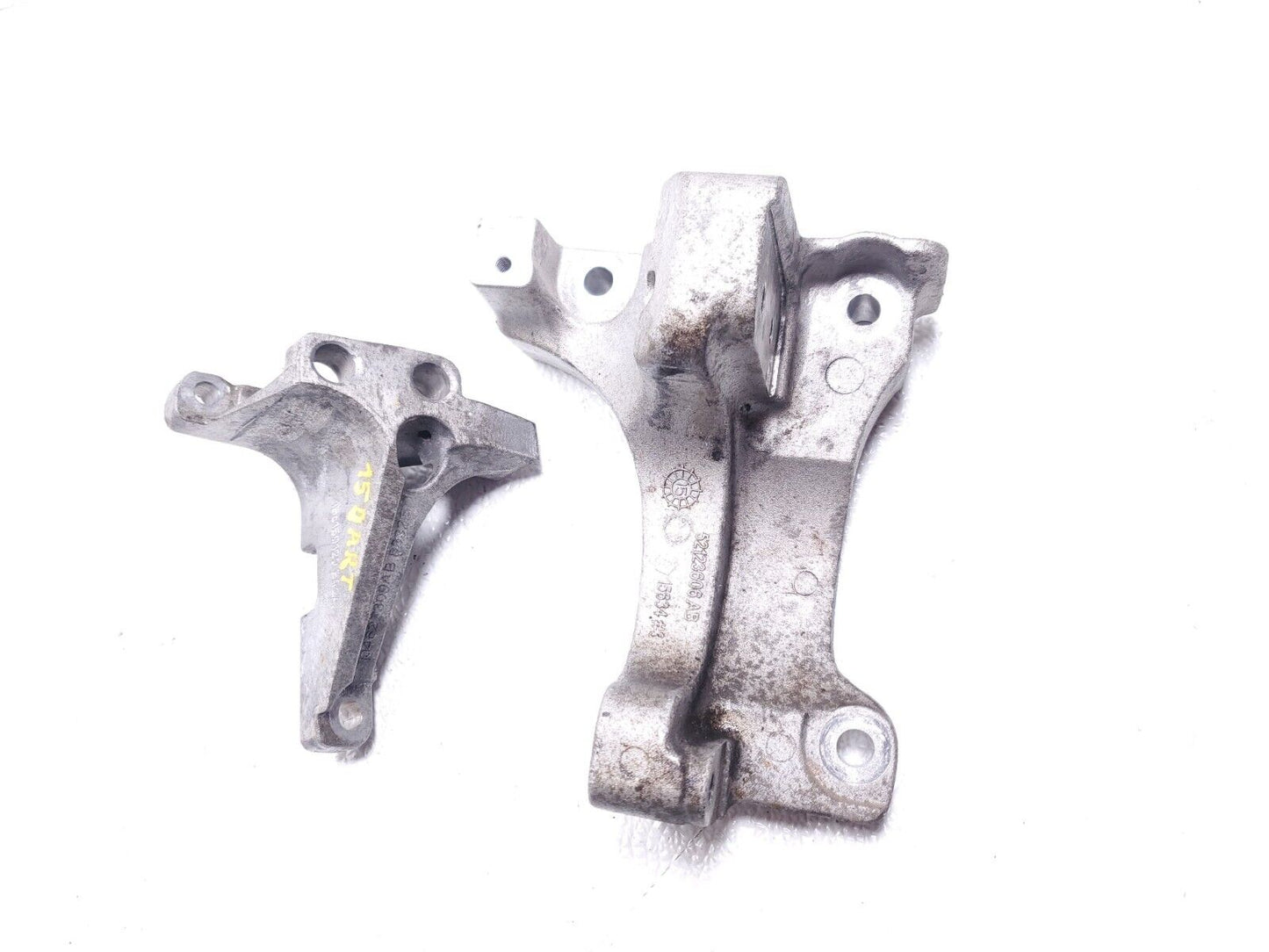 15 16  Dodge Dart 2.4l Engine Mount Bracket Pair Ome 76k Miles