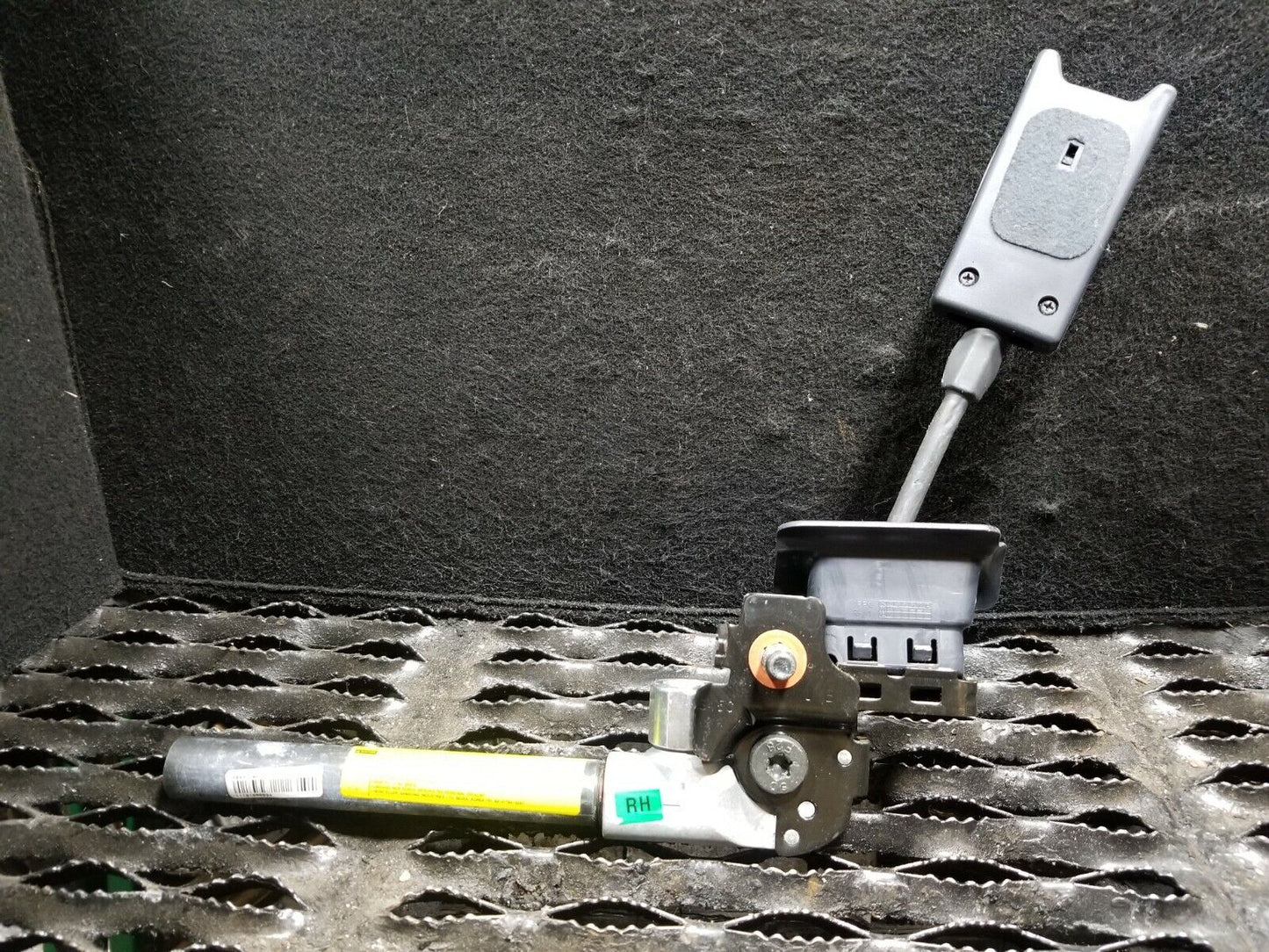 12 13 14 15 Kia Rio Front Right Passenger Seat Belt Pretensioner 888411w510 OEM