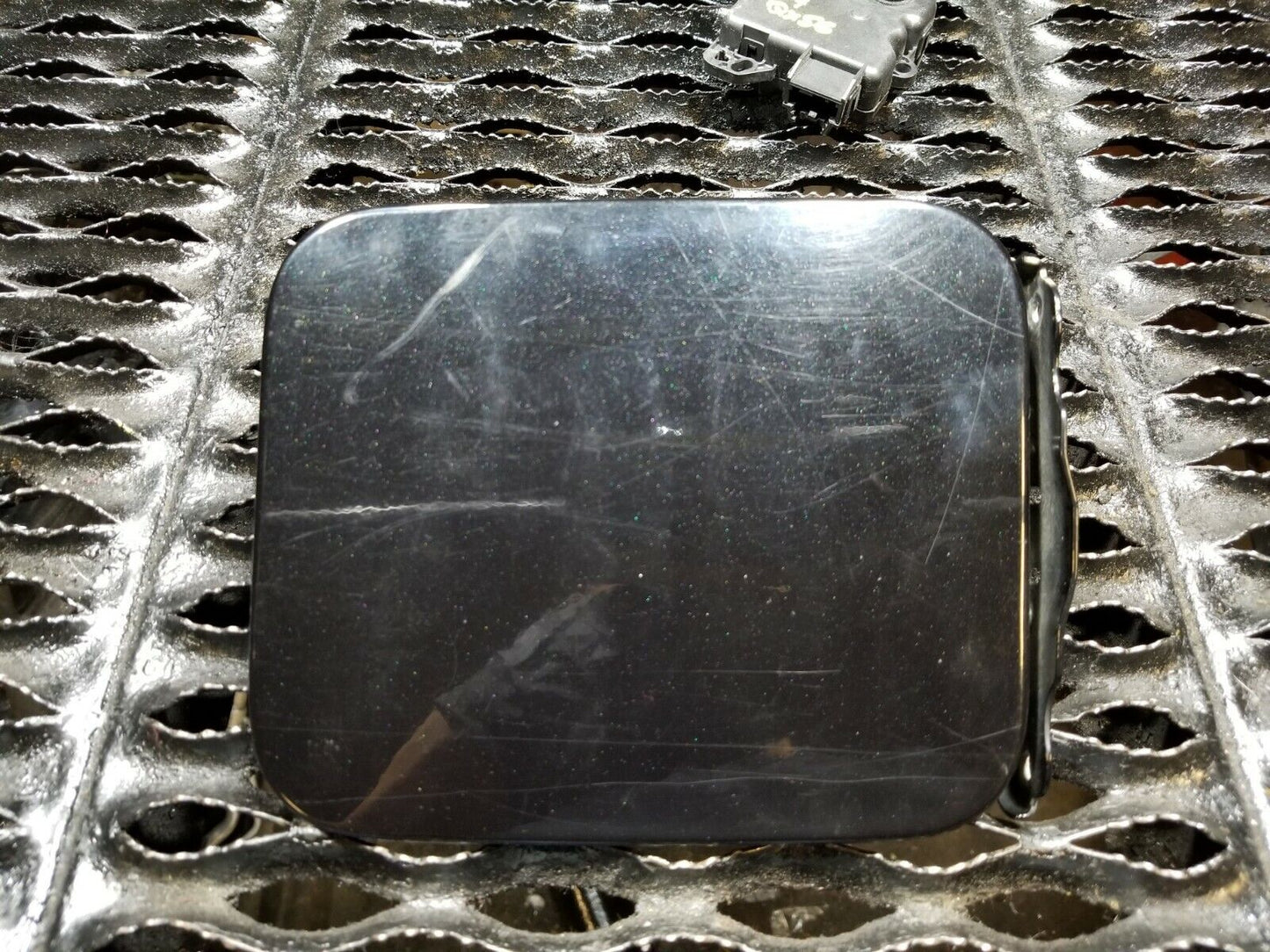 04 05 06 07 Infiniti QX56 Fuel Tank Door Lid W/ Gas Cap OEM