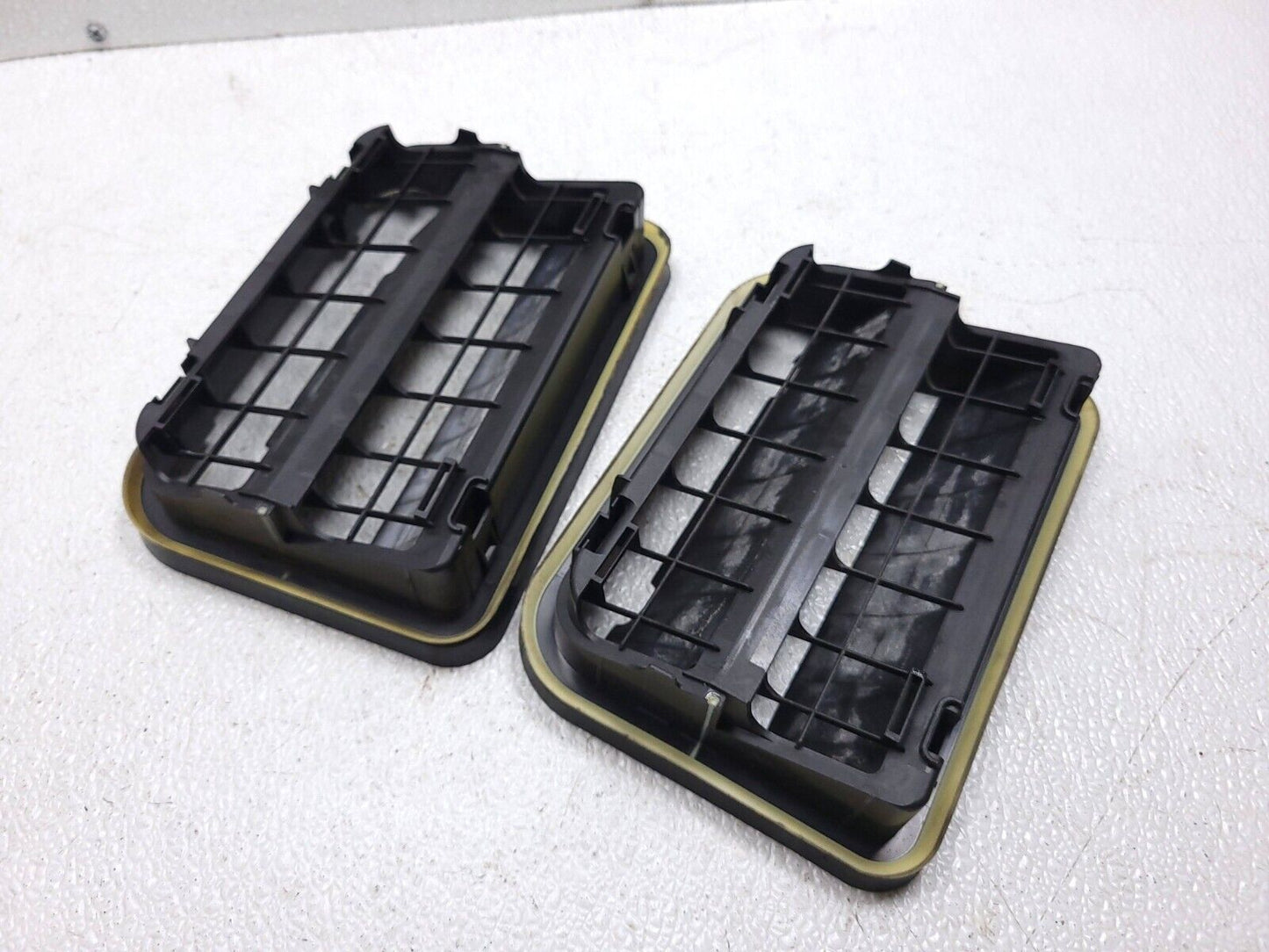 18 19 20 21 22 Honda Odyssey Rear Quarter Panel Pressure Vent Outlet Pair OEM