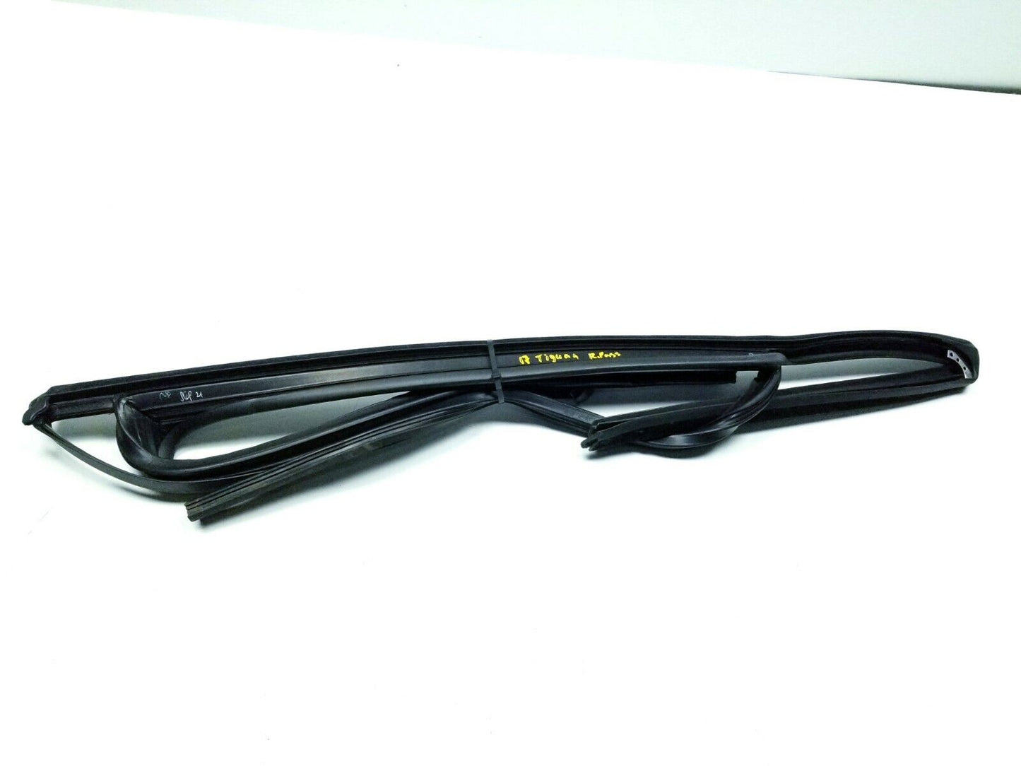 09 11 12 13 14 15 16 17 VW Tiguan Rear Right Pass Window Weatherstrip Seal OEM