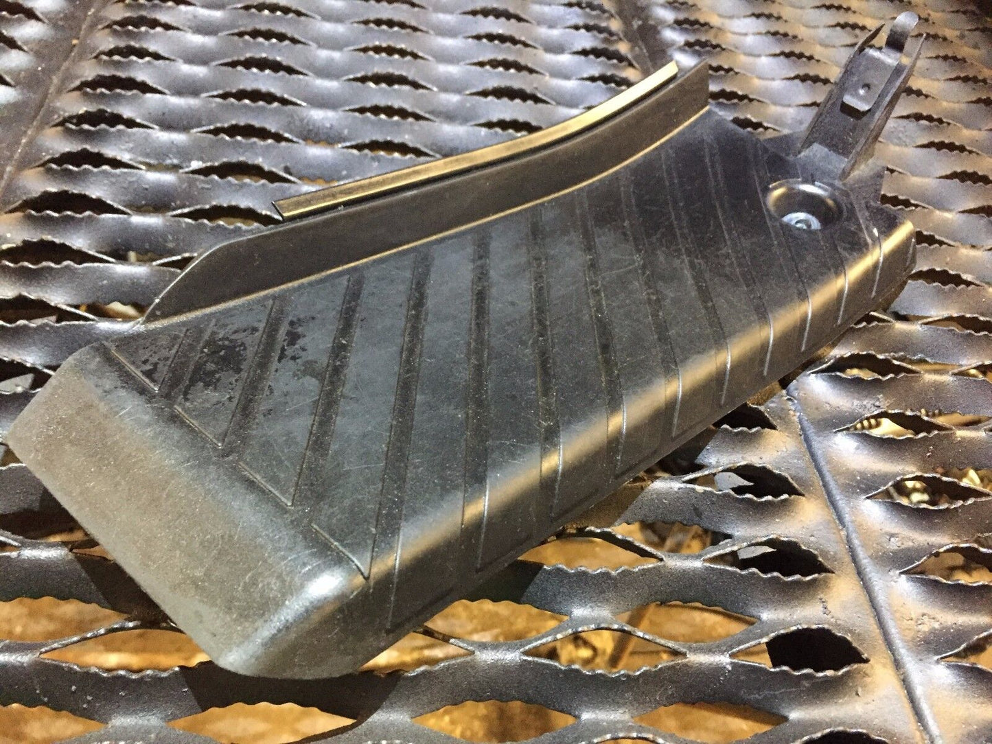 05 06 07 08 Audi A6 C6 Dead Pedal Foot Rest OEM 4f1864777a