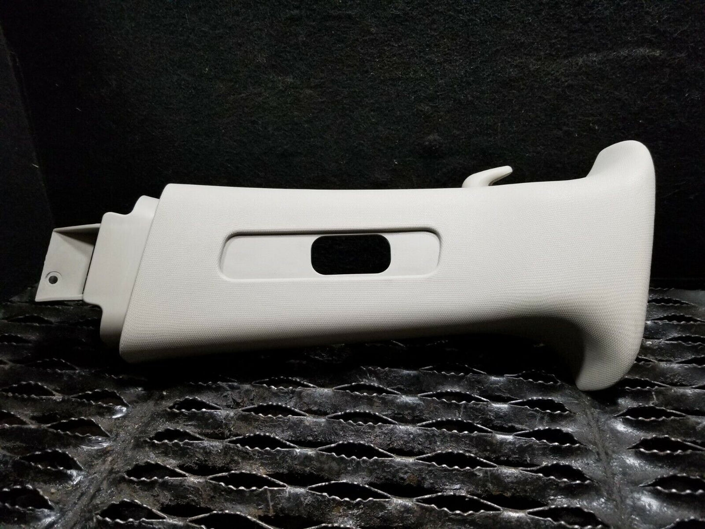 05 06 07 Dodge Magnum Left Driver Side B Pillar Upper Trim Cover OEM