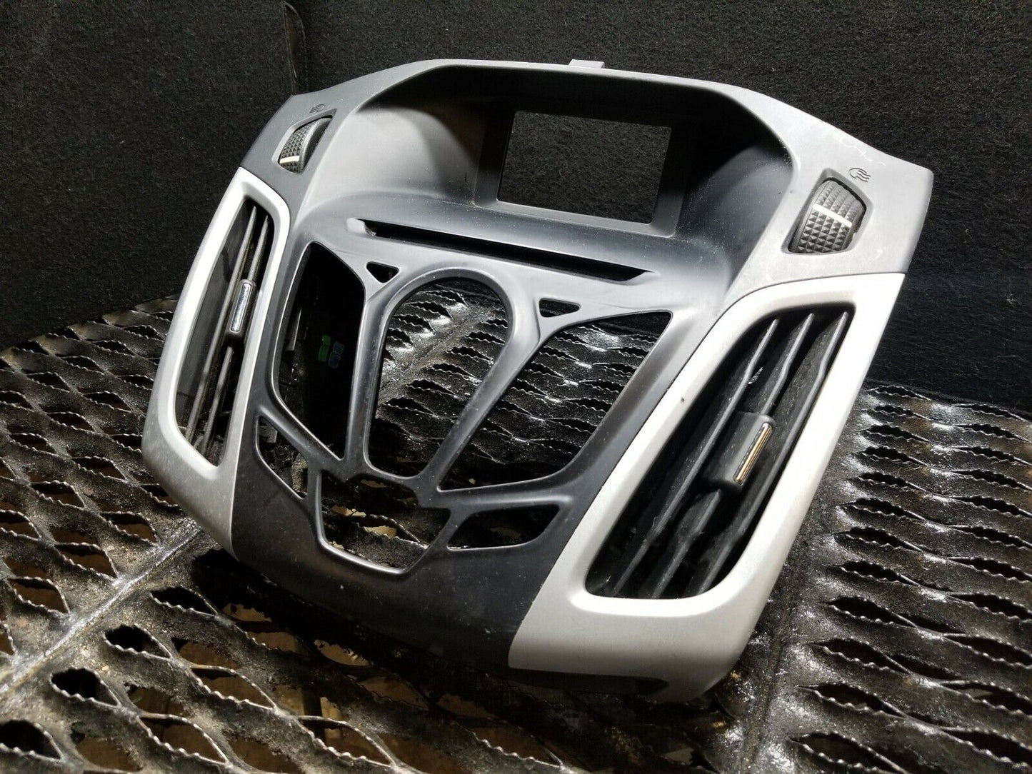 13 14 2013 2014 Ford Focus Dash Bezel Radio Temp Climate Control Bezel OEM #113