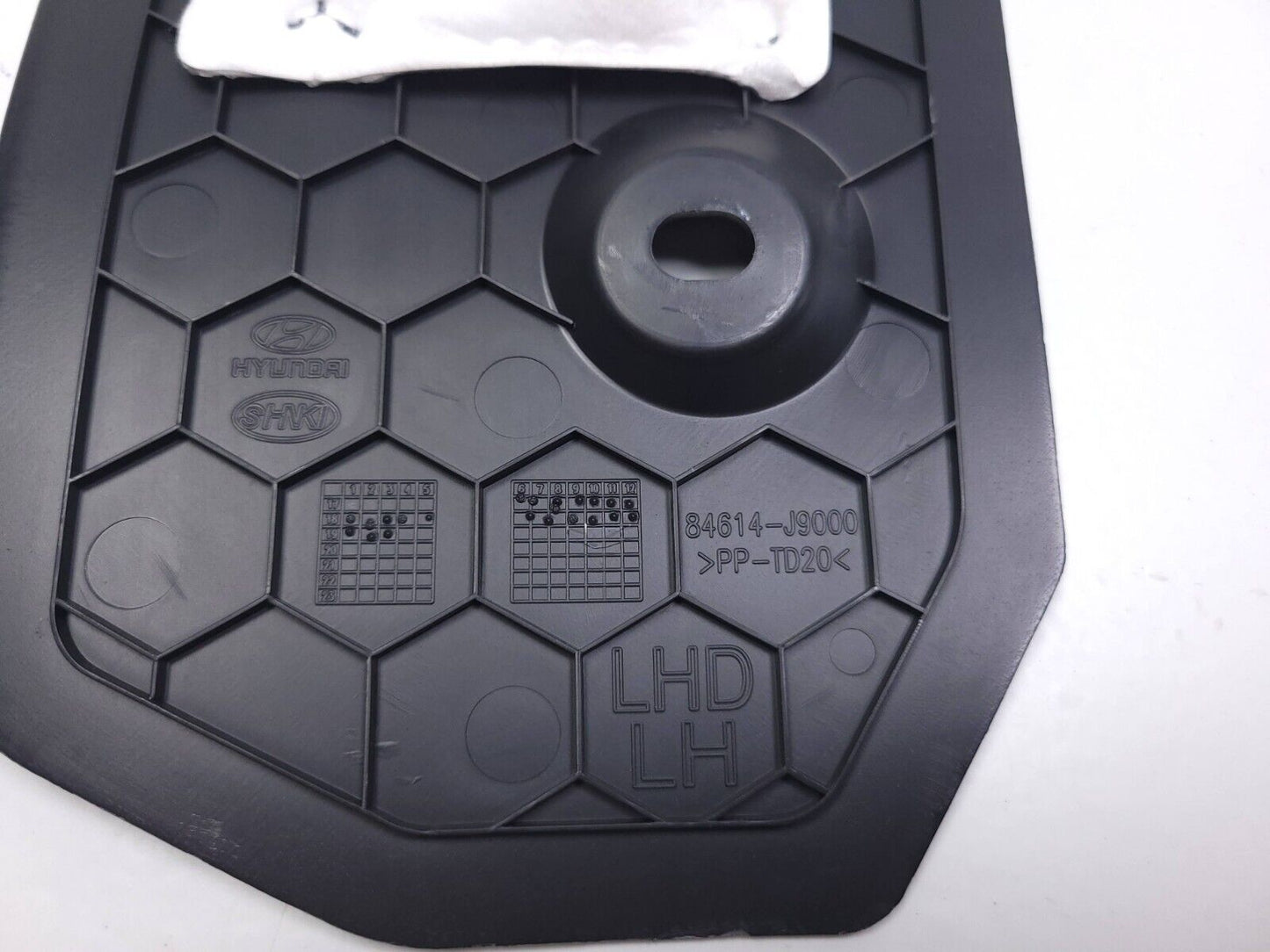 18-21 Hyundai Kona Floor Console Trim Panel Cover Driver Side 84614j9000 OEM