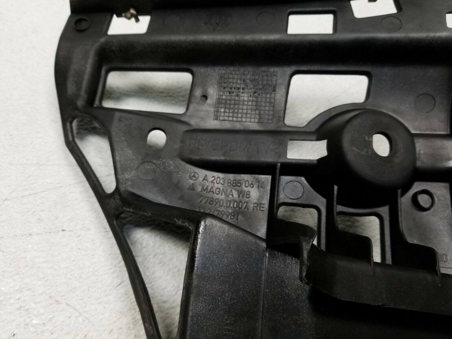 02 03 04 05 06 Mercedes Benz W203 C230 Coupe Rear Bumper Guide Bracket 2pcs OEM