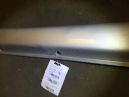 00 01 02 03 04 05 Mercedes Ml350 Right Passenger Rocker Panel Skirt Molding OEM