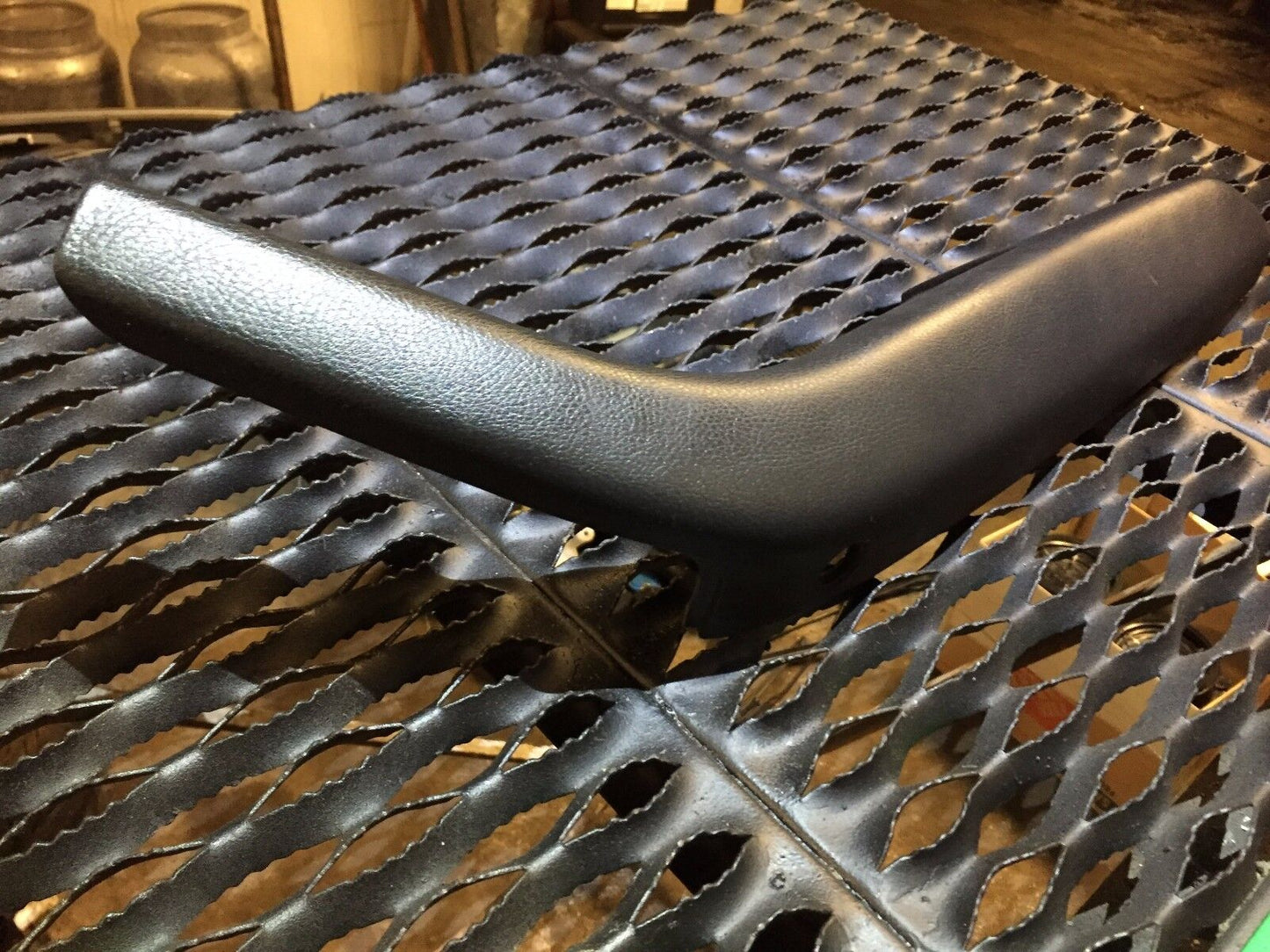 05 06 07 08 Audi A6 C6 Rear Right Pass Door Pull Handle Armrest OEM 4f0867306