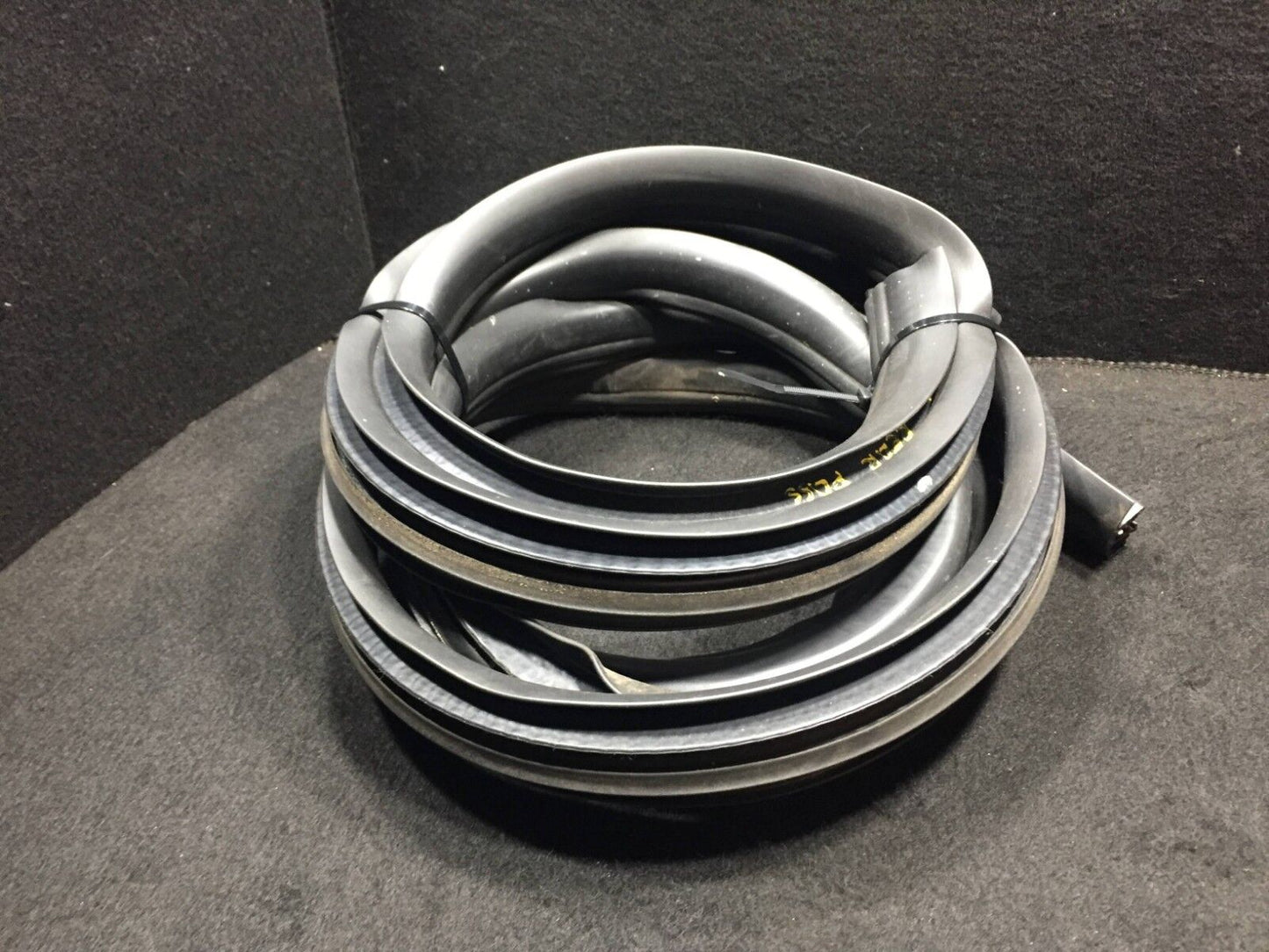 98 99 00 01 Mercedes W163 Ml320 Rear Passenger Weahetstrip Seal OEM D34
