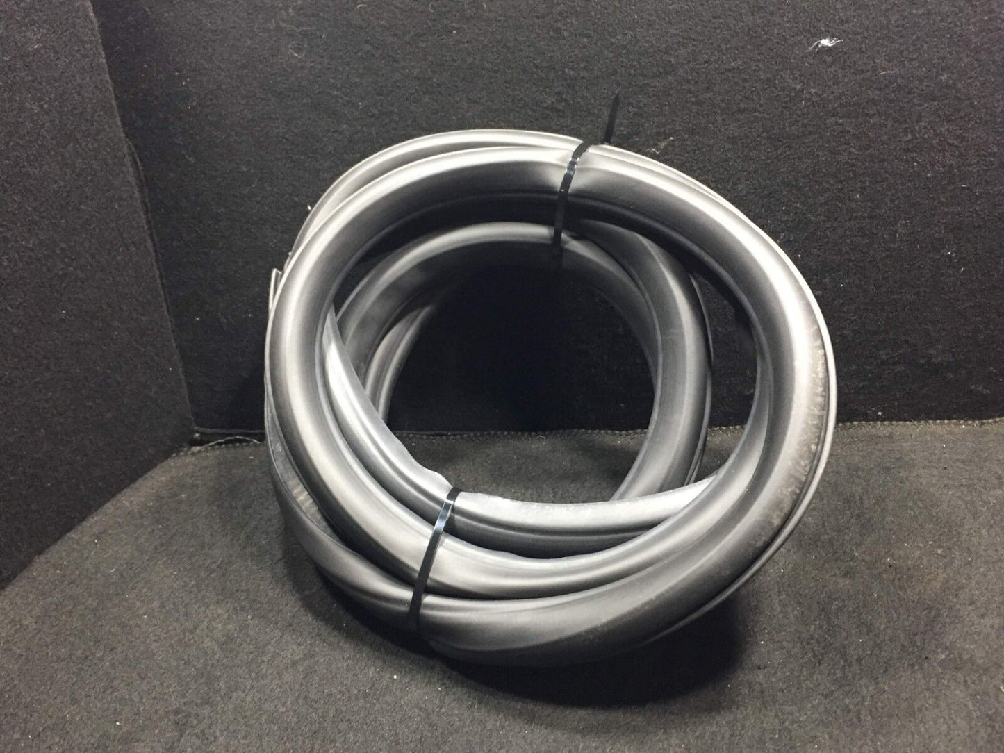 10 11 12 13 Chevrolet Equinox Front Right Pass Door Weater Stirp Seal OEM