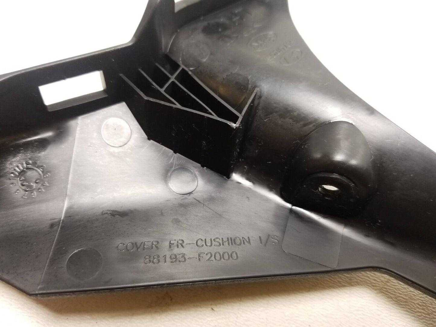 20 21 22 Hyundai Venue Front Passenger Seat Headrest Guide Sleeve W/ Trim OEM