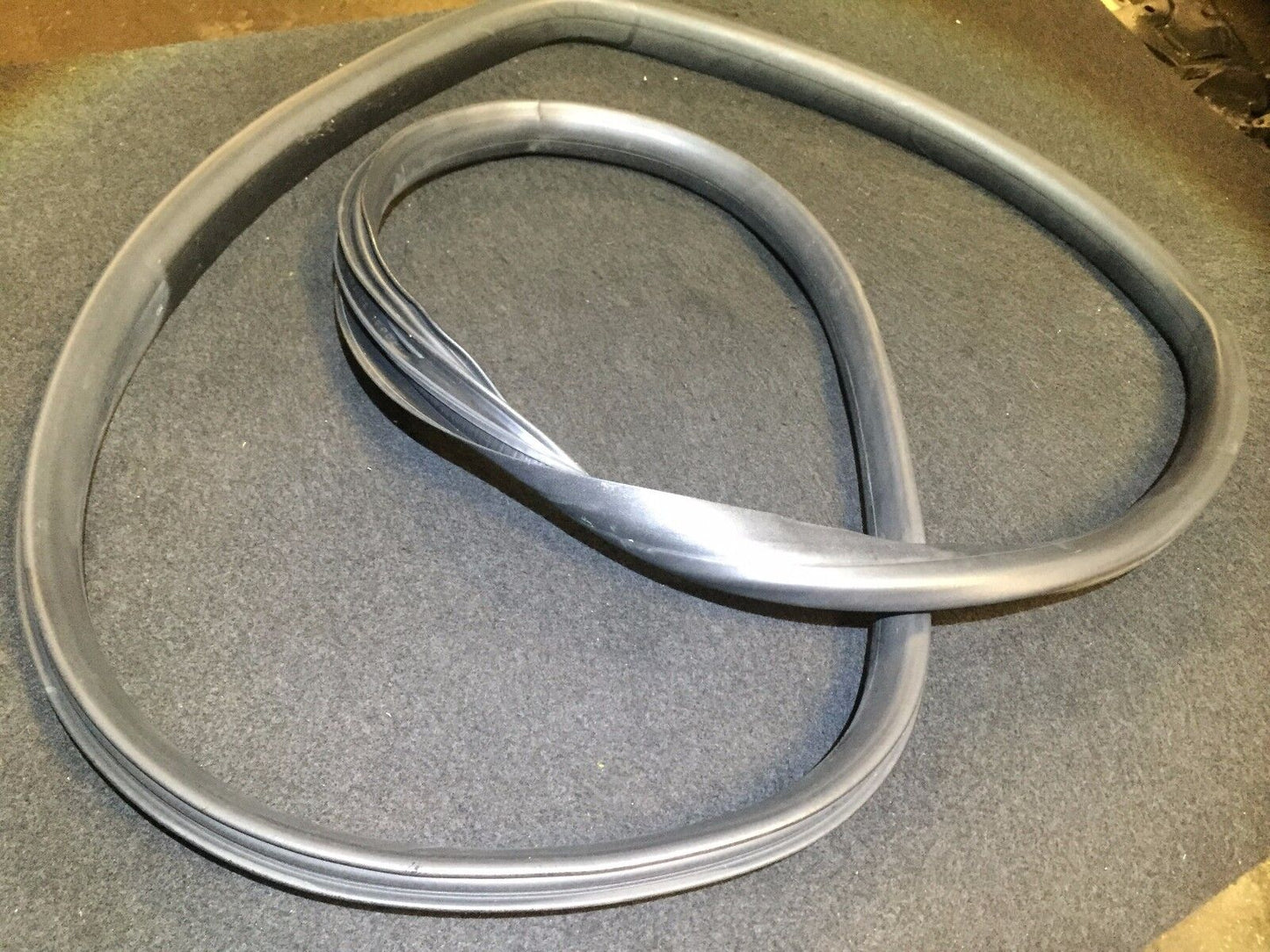 05 06 07 08 09 11 Volvo S40 T5 Rear Left Driver Side Door Weatherseal Strip OEM