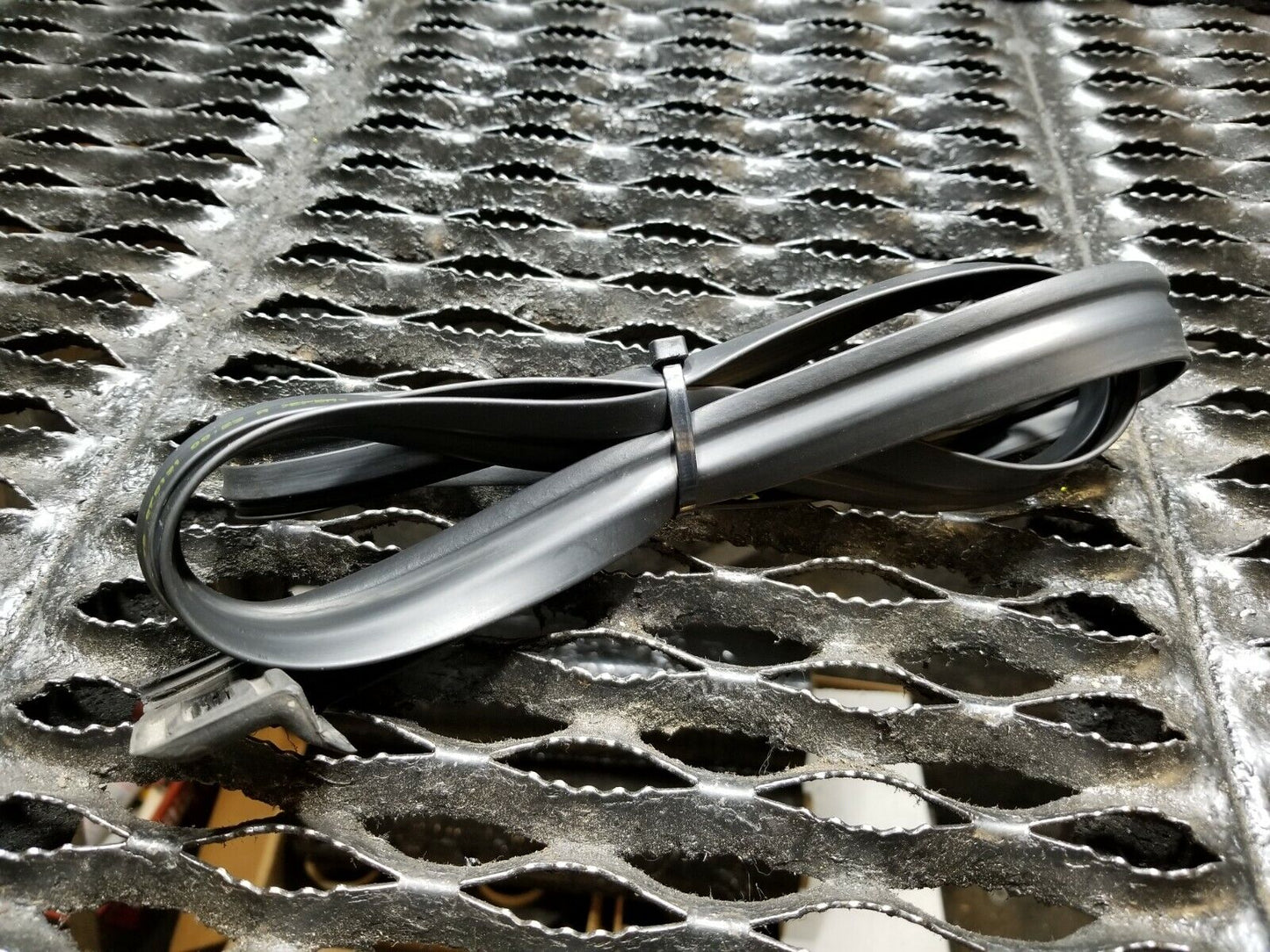 06 07 08 09 10 11 Hyundai Azera Front Right Pass Side Door Weaterstrip Seal OEM