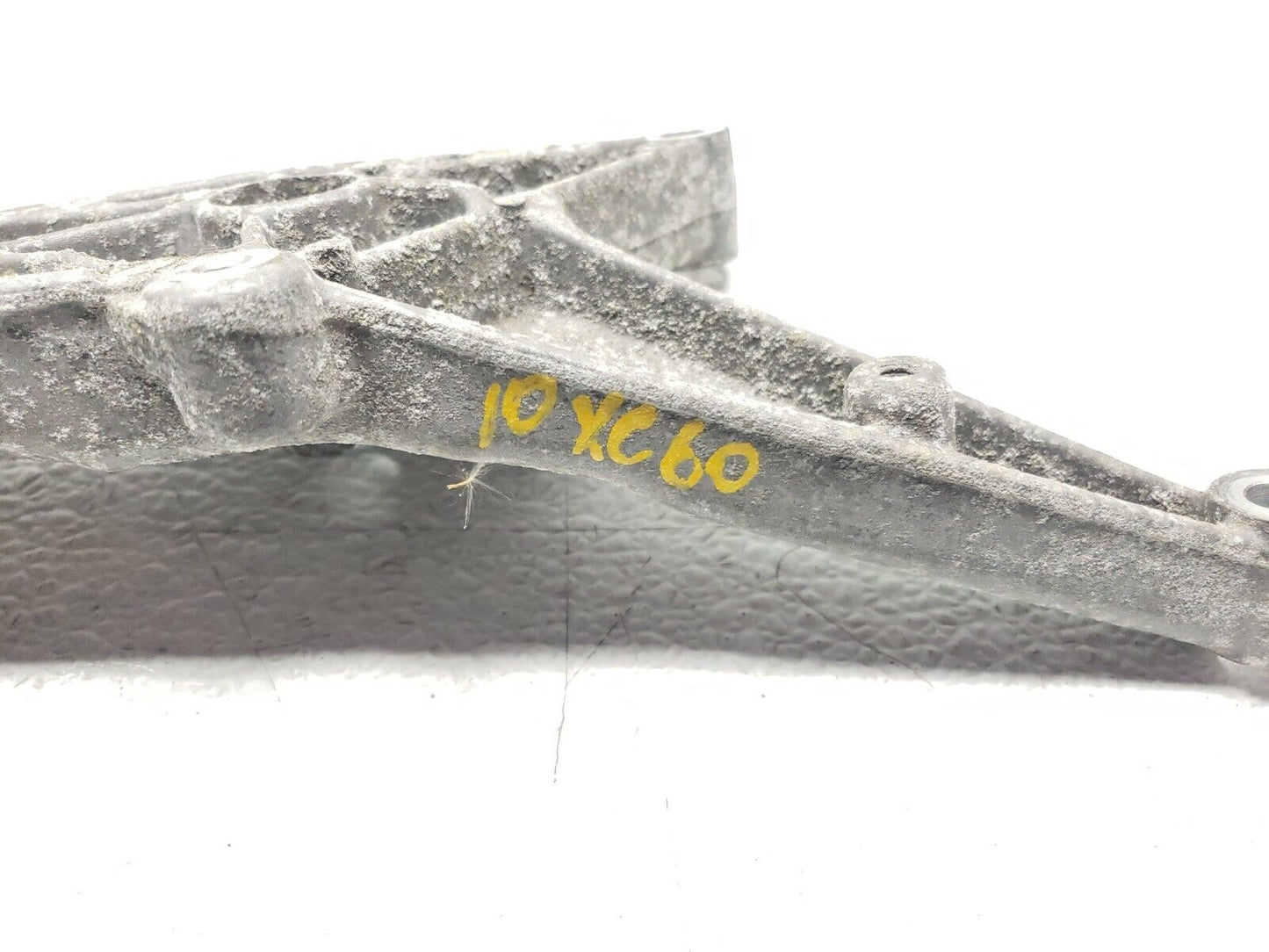 10 11 12 13 Volvo XC60 3.2l Engine Mount Bracket OEM