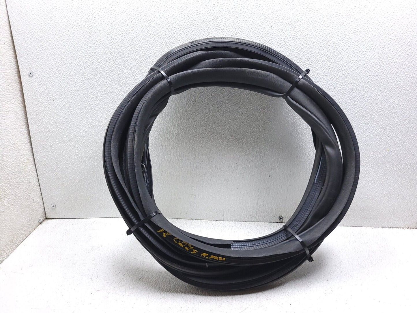 18 19 20 21 22 Honda Odyssey Door Weatherstrip Seal Rear Rigth Pass Side OEM