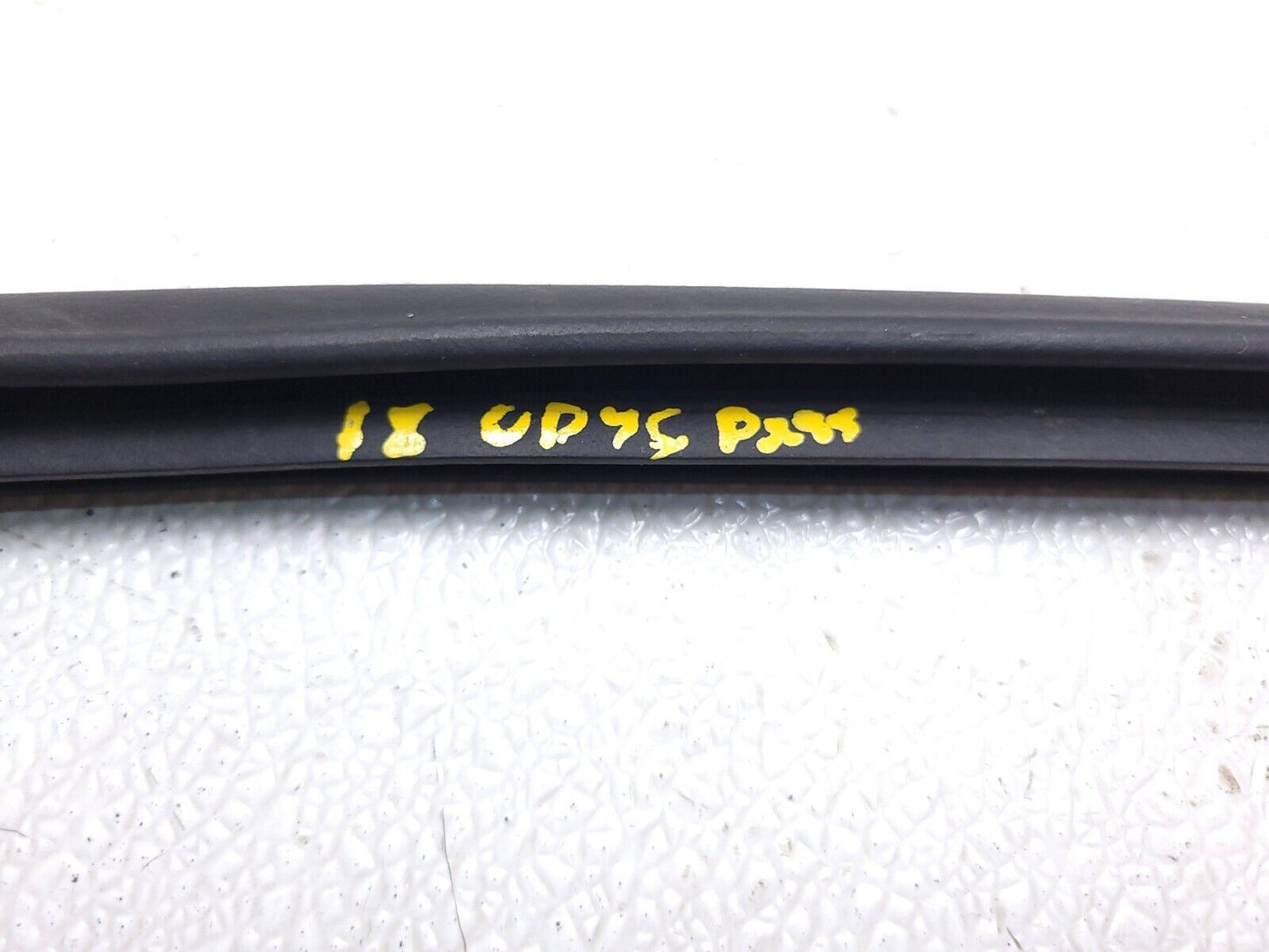 18 19 20 21 22 Honda Odyssey Weatherstrip Seal Rigth Passenger Side OEM