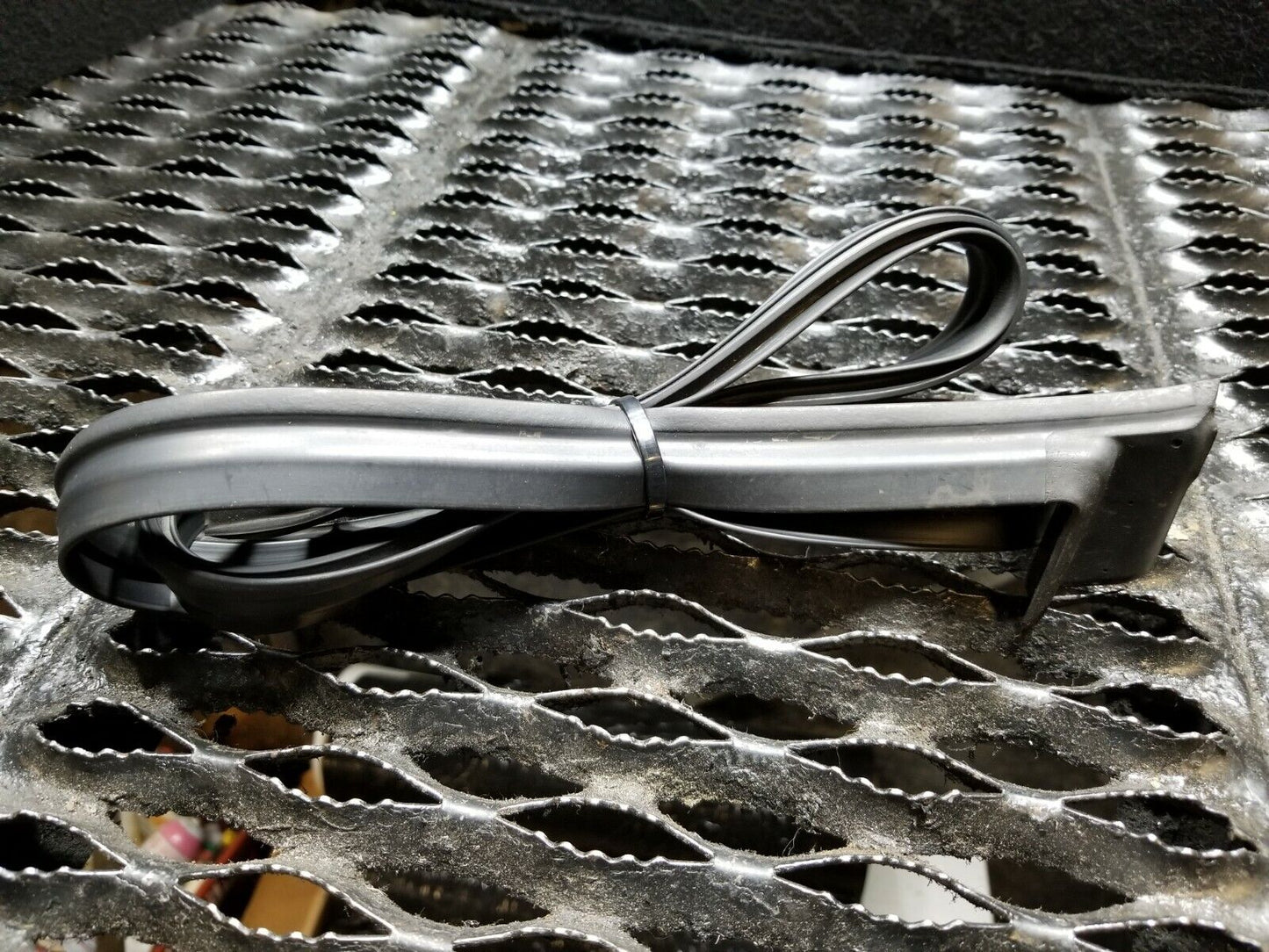 06 07 08 09 10 11 Hyundai Azera Front Right Pass Side Door Weaterstrip Seal OEM