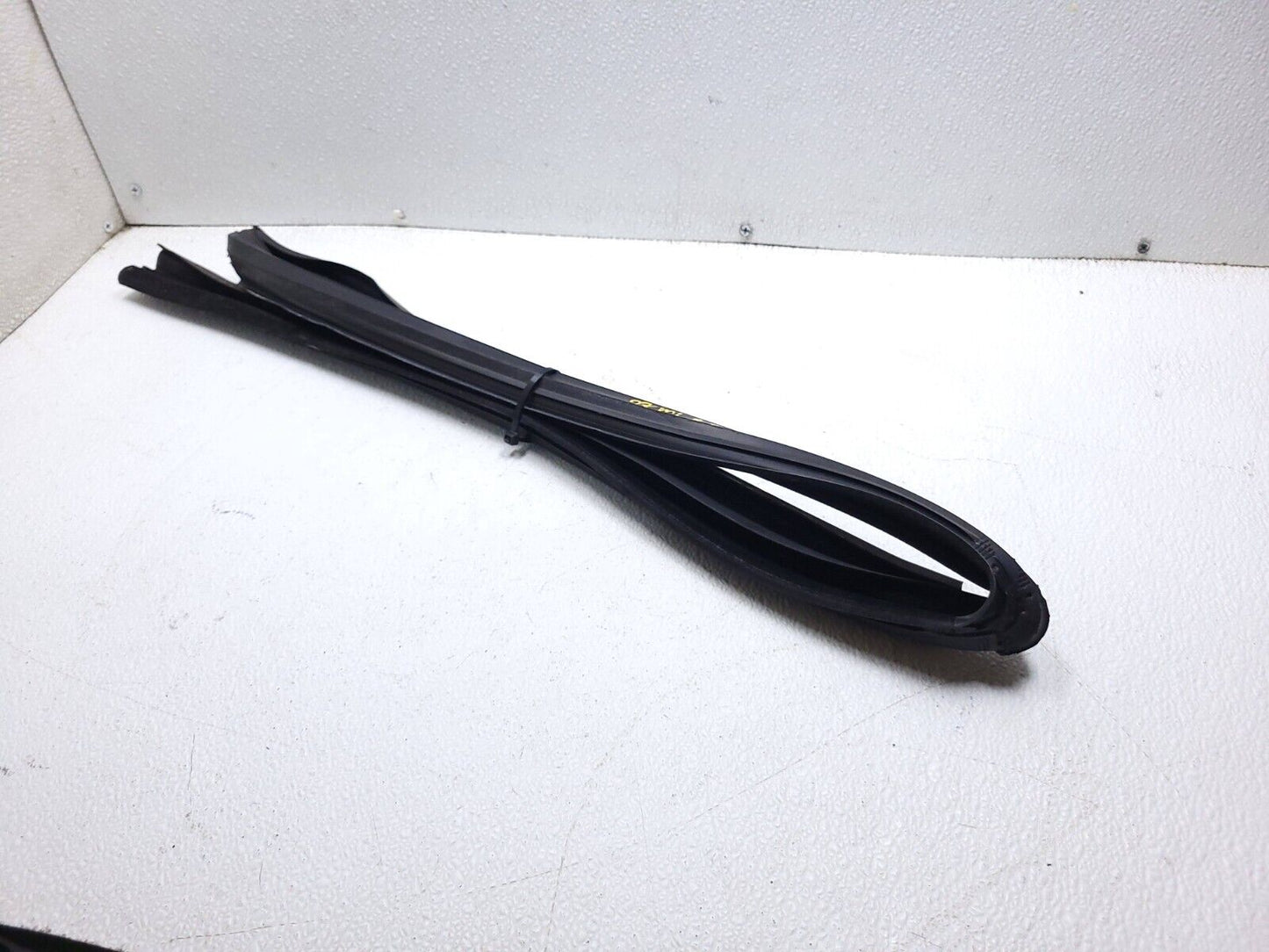 06 07 08 09 10 11 Mercedes Ml500 Door Weatherstrip Seal Rear Left Driver OEM