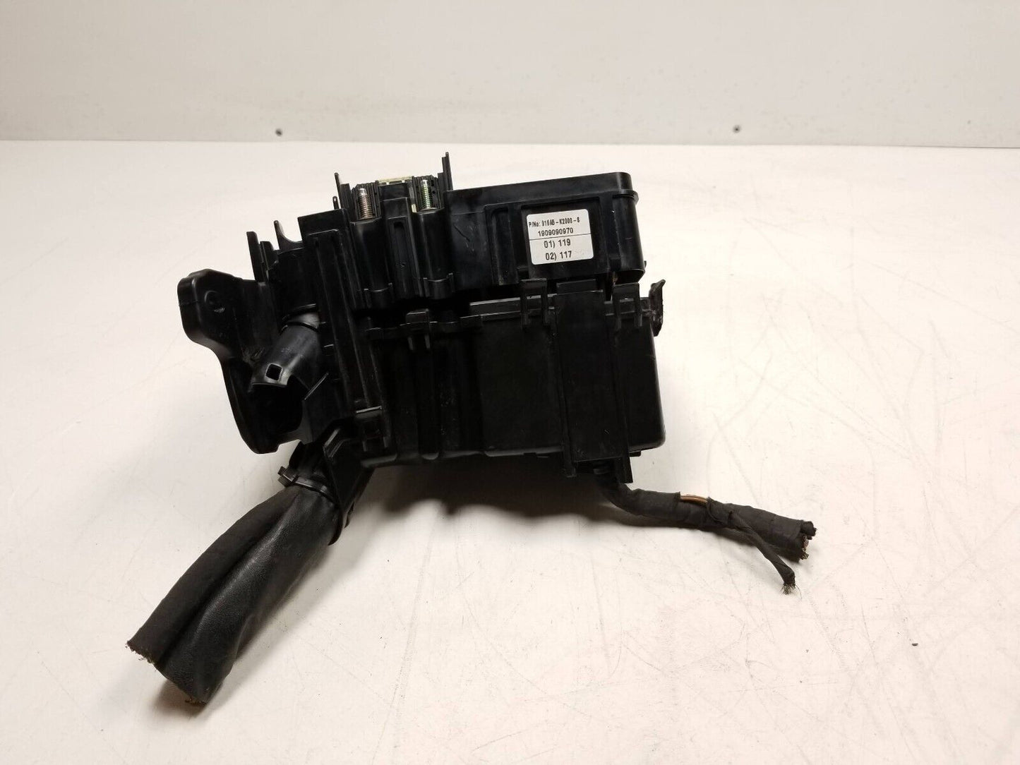 20 21 22 Hyundai Venue Fuse Box Only 91270-k2020 Oem. For Parts