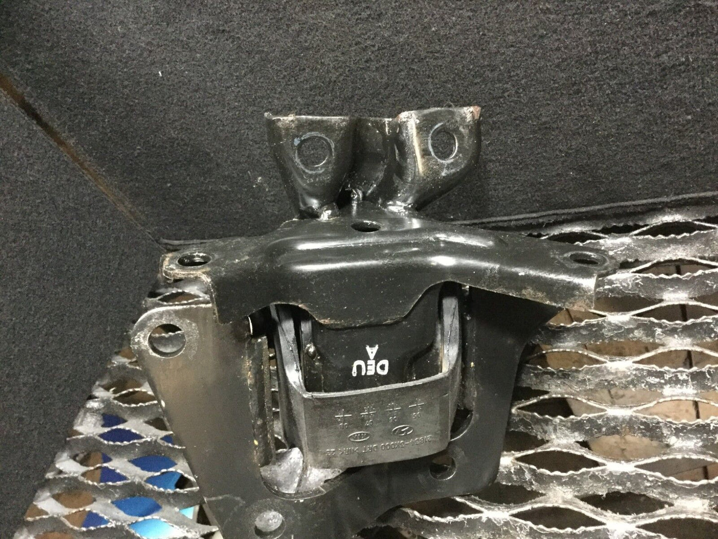 06 07 08 09 10 Sonata Left Transmission Transaxle Mounting Bracket OEM D12 42k