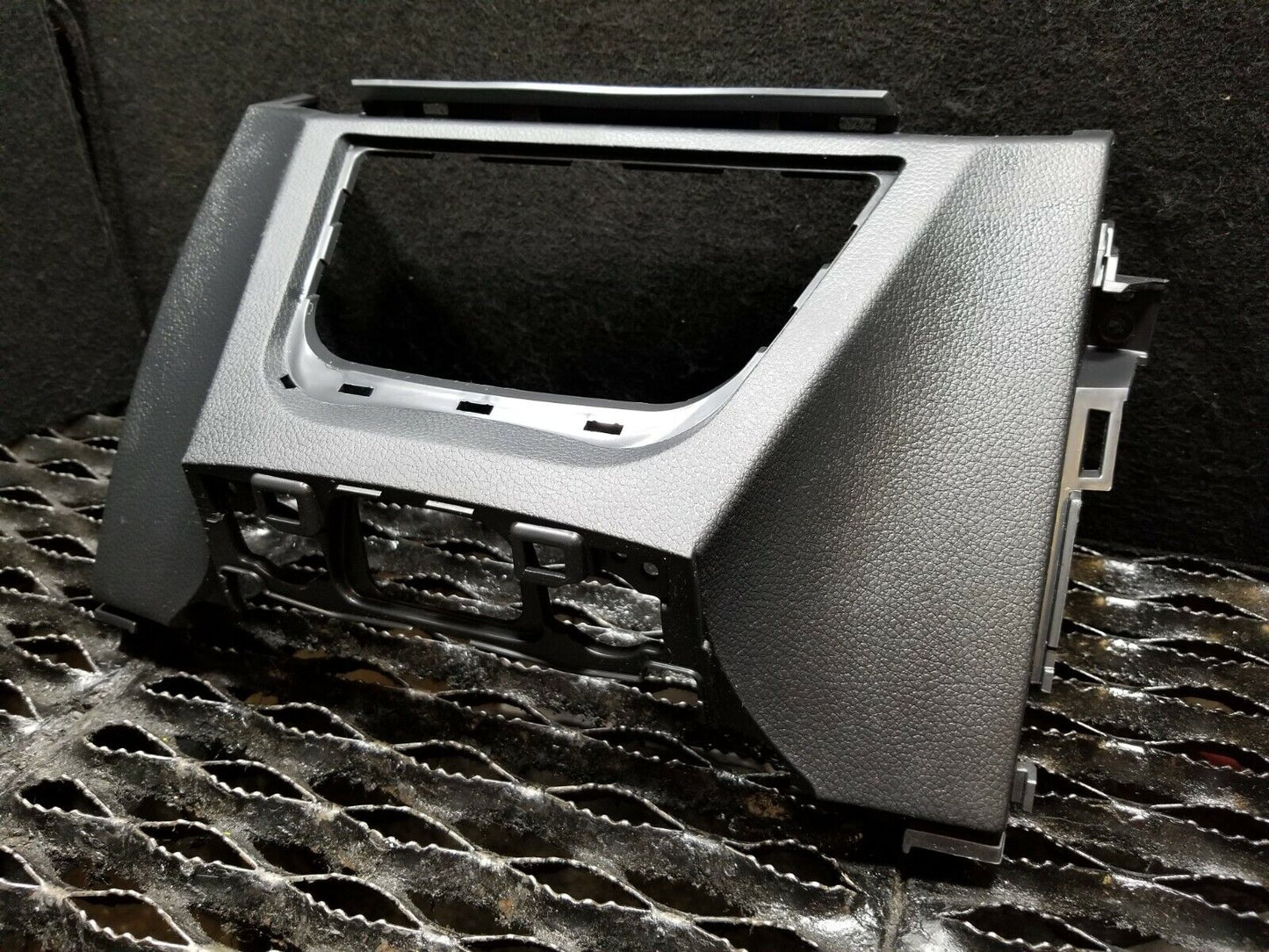 15 16 17 Hyundai Elantra Gt Center Lower Dash Trim Bezel OEM 35k Miles