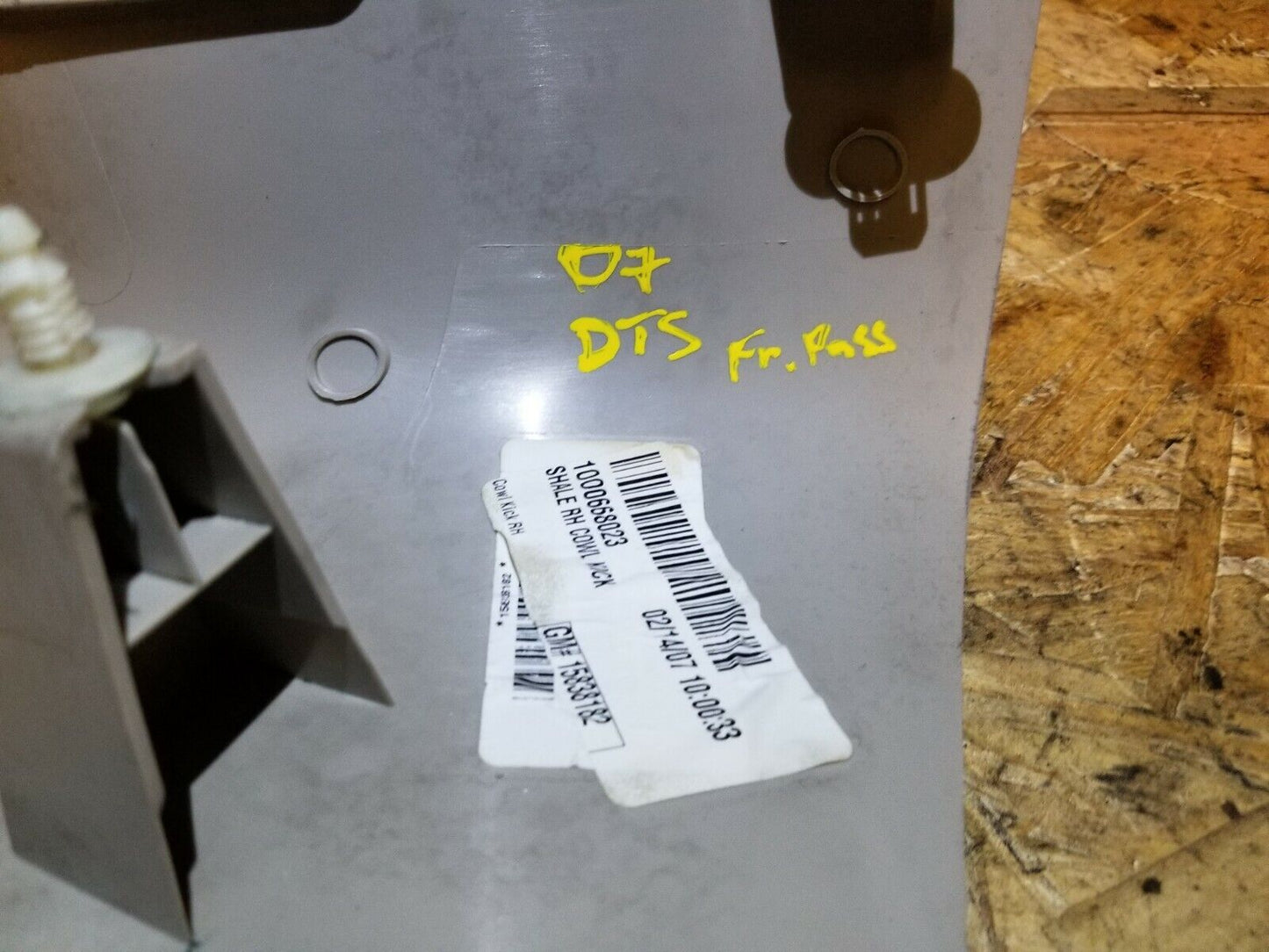 06 07 08 09 10 11 Cadillac DTS Front Right Door Lower Pillar Kick Cowl Trim OEM