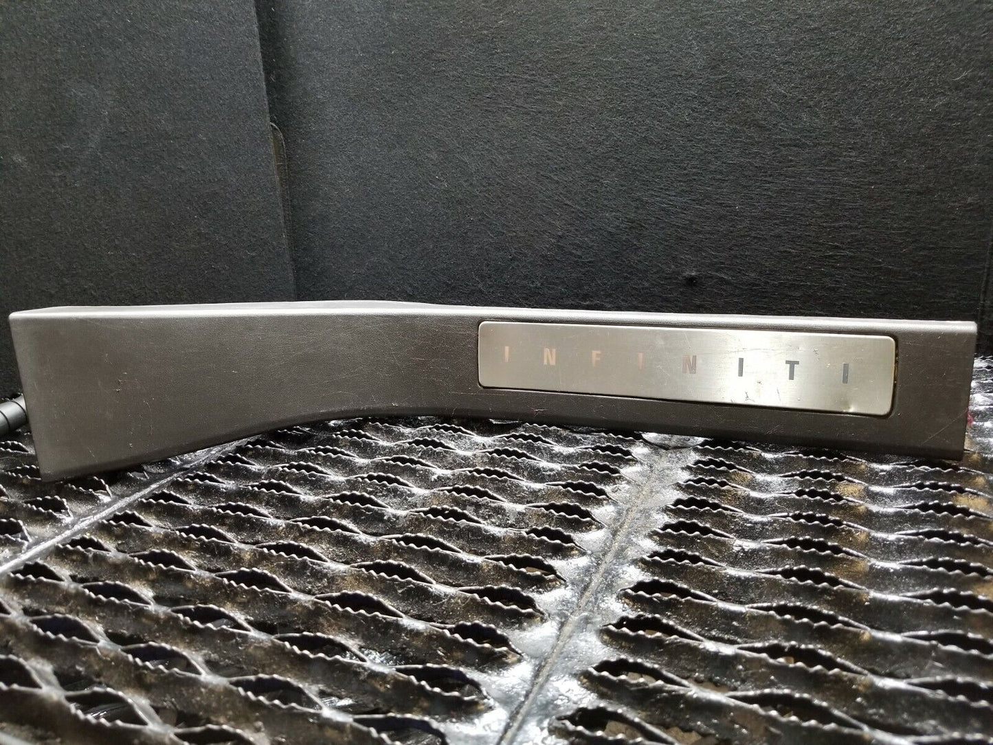 04 05 06 07 Infiniti QX56 Rear Right Pass Door Sill Scuff Step Plate Trim OEM