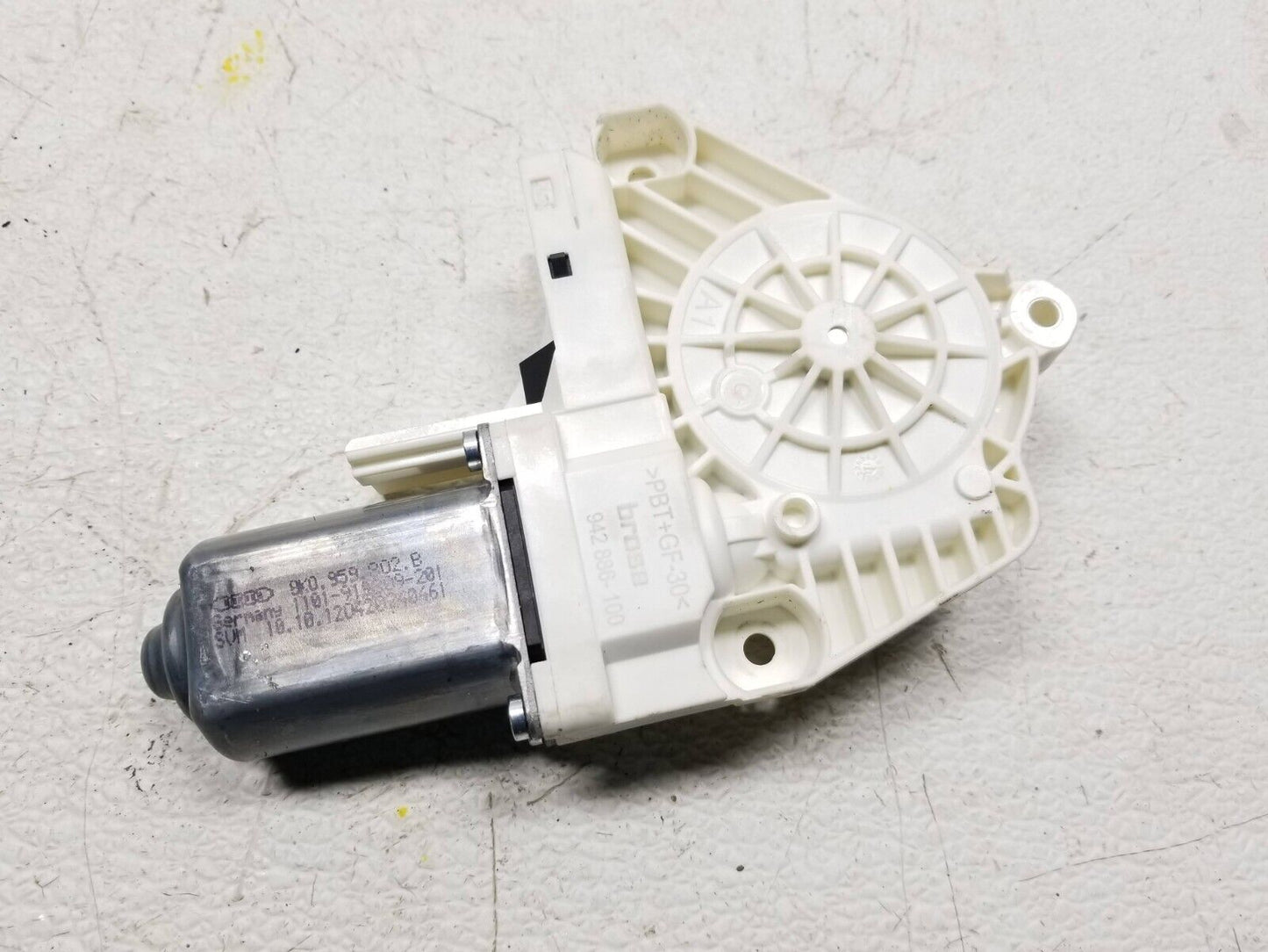 2011 - 2014 Porsche Cayennefront Right Pass Side Door Window Motor OEM