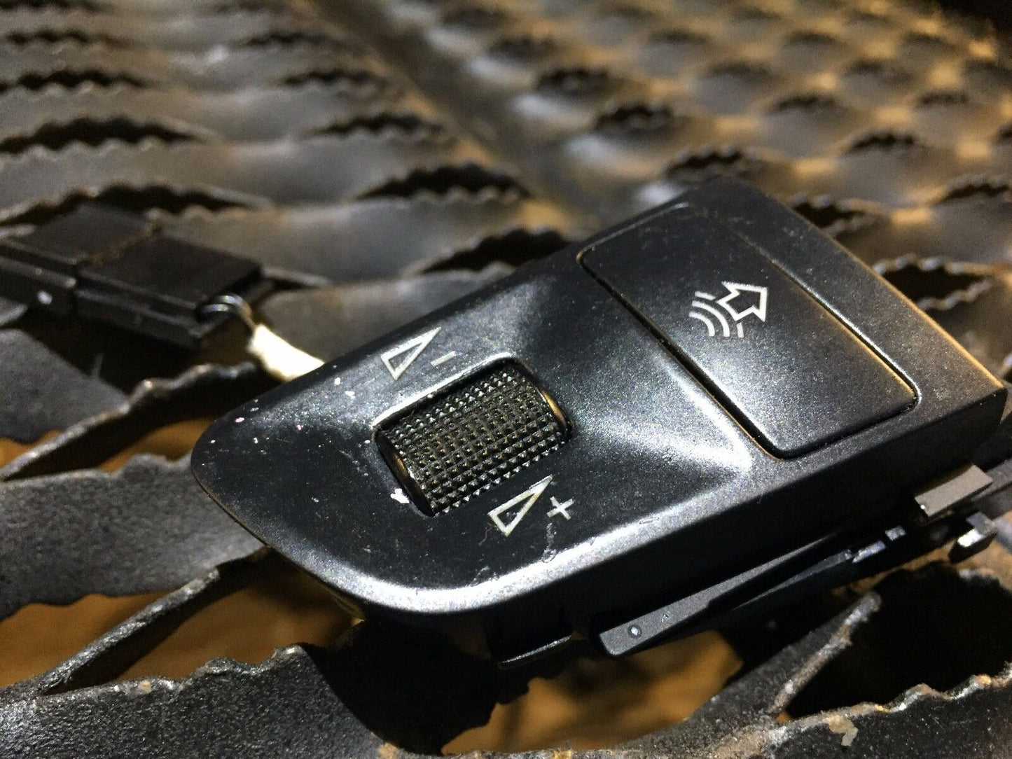 05 06 07 08 Audi A6 C6 Steering Wheel Switch Control Button 4f0951527a OEM