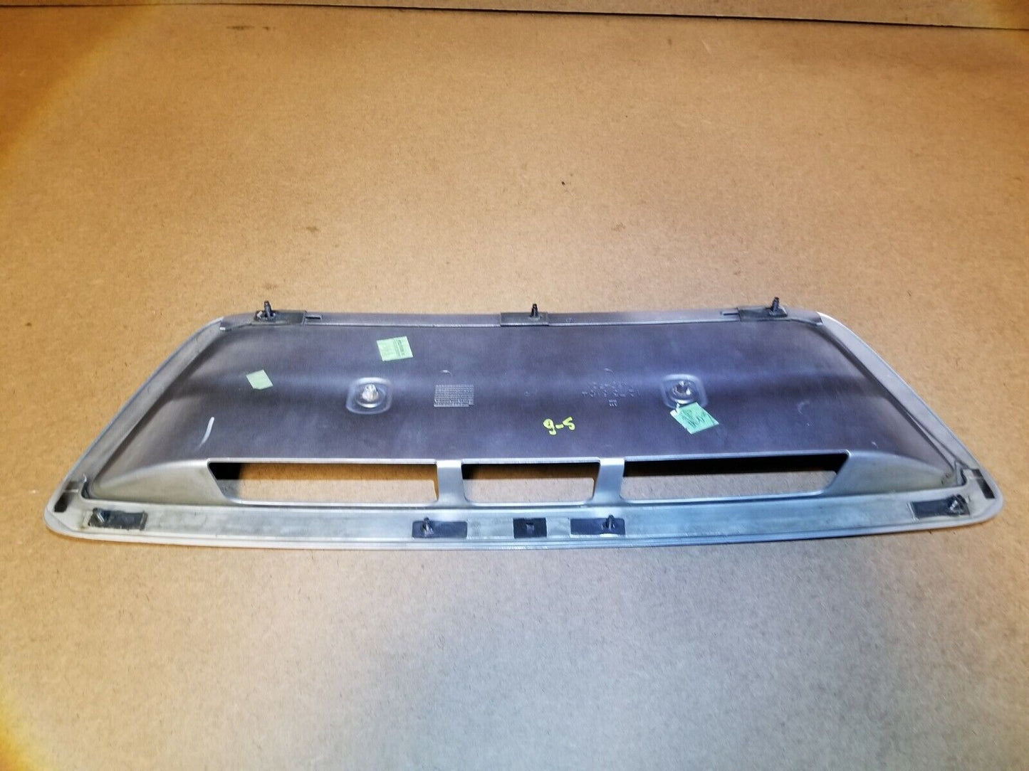 06 07 08 09 Saab 9-5 Aero Trunk Lid Trim License Plate Bracket OEM