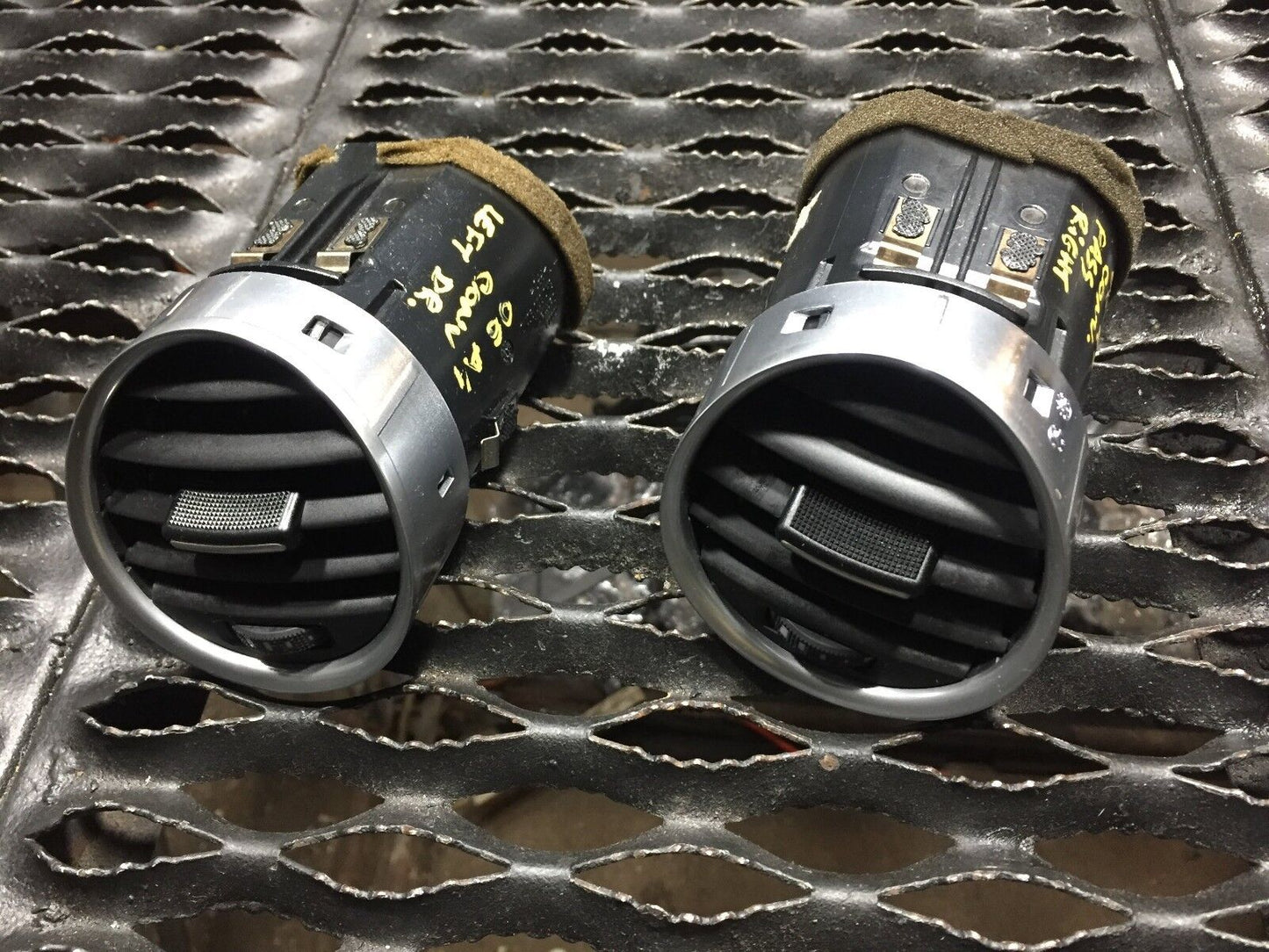 04 05 06 Audi A4 B6 Cabrio Dashboard Vent Left & Right OEM Pair