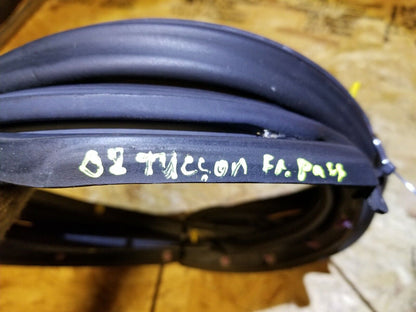 07 08 09 Hyundai Tucson Front Right Passenger Door Weatherstrip Seal OEM  89k