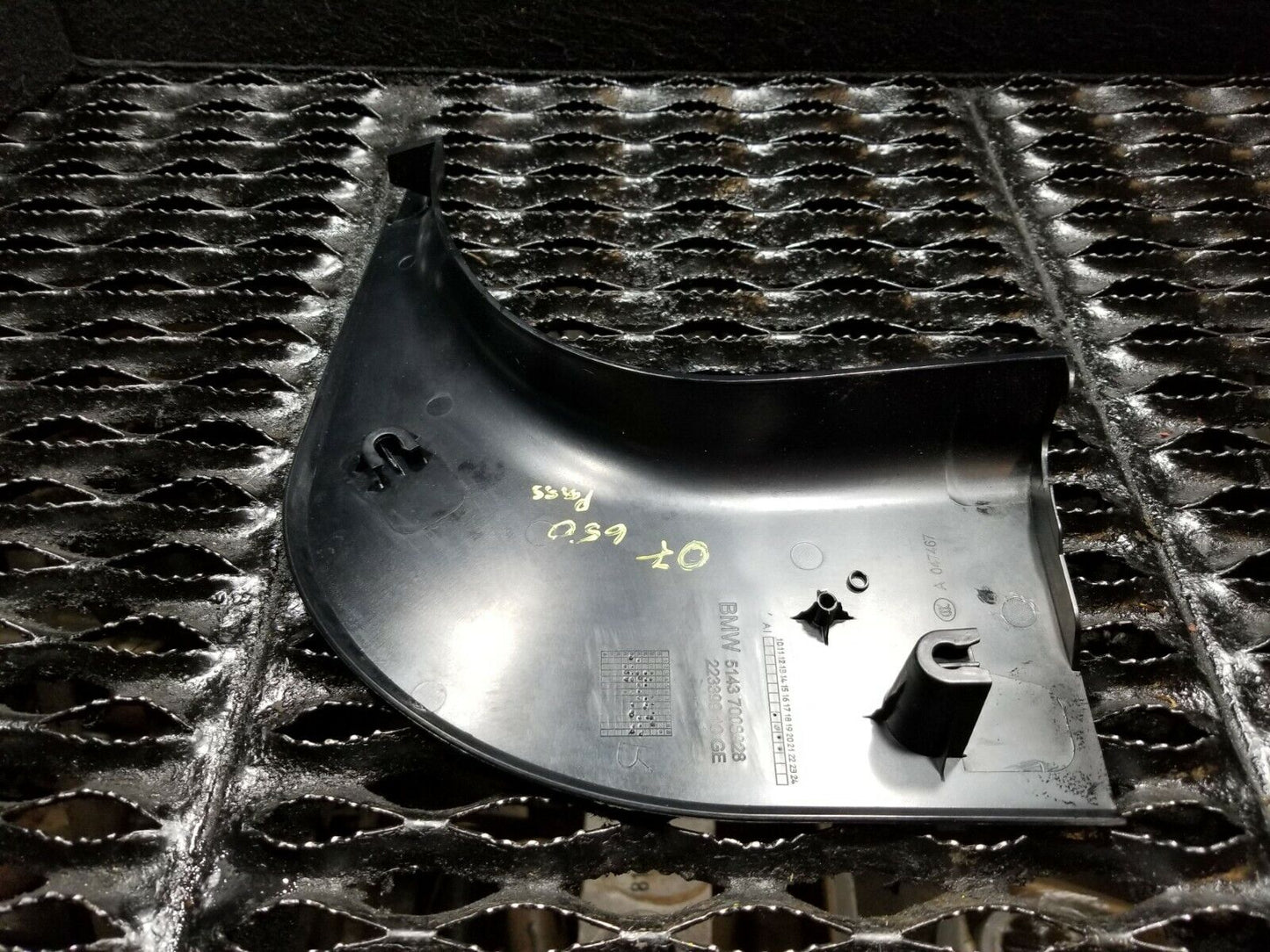 06 07 08 09 10 BMW 650i E63 Front Kick Panel Trim Passenger Side Right OEM