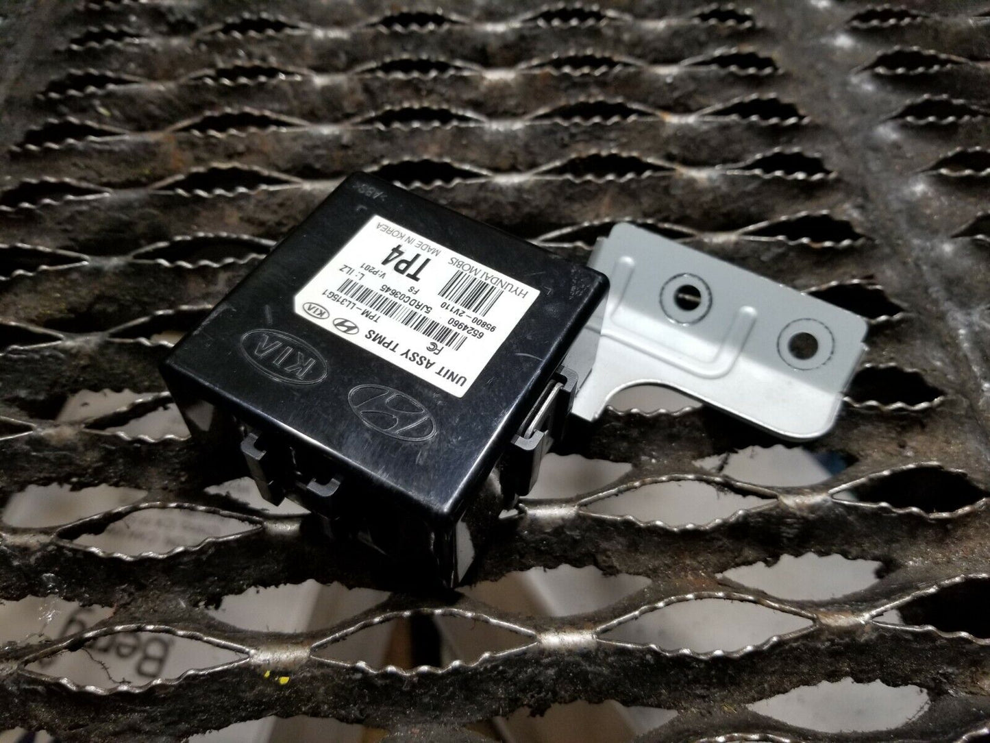 12 13 14 15 16 Hyundai Veloster Tpms Tire Pressure Control Module OEM