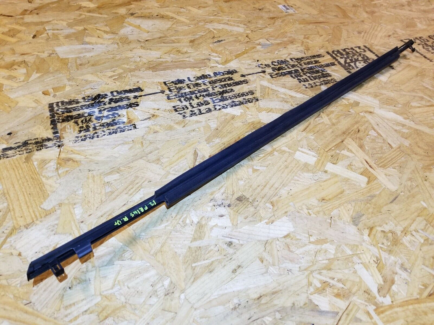 12 13 14 15 Toyota Prius Rear Left Driver Side Door Glass Seal Belt Molding OEM