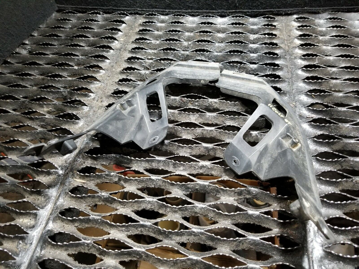09 10 11 12 VW Golf GTI Rear Lower Bumper Retainer Guide Left & Right Pair OEM