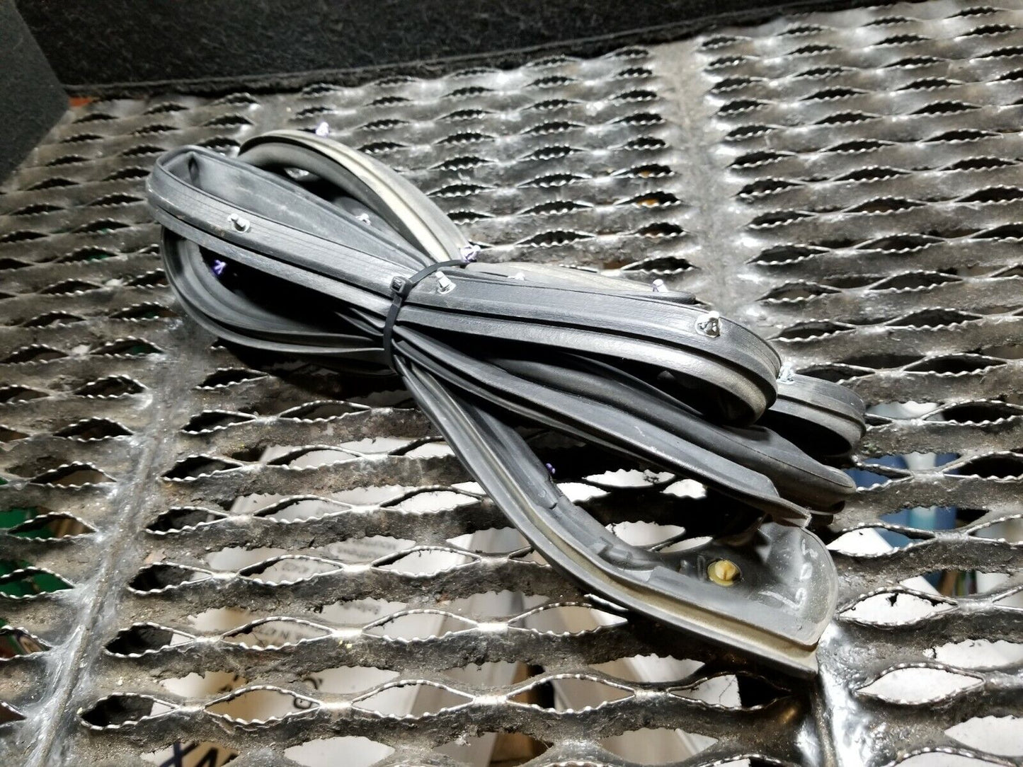 12 13 14 15 16 Jeep Patriot Rear Left Driver Door Weatherstrip Seal OEM 54k