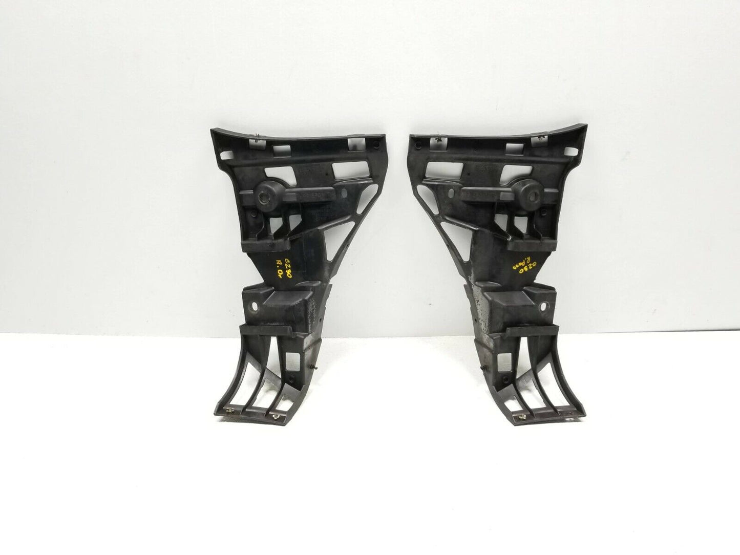 02 03 04 05 06 Mercedes Benz W203 C230 Coupe Rear Bumper Guide Bracket 2pcs OEM