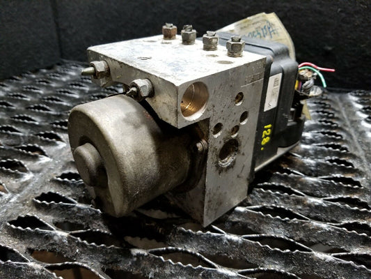 01 2001 Infiniti I30 ABS Anti Lock Brake W/ Module Pump OEM #128