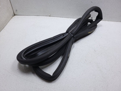 06 07 08 09 10 11 Mercedes Ml500 Door Weatherstrip Seal Front Right Pass OEM