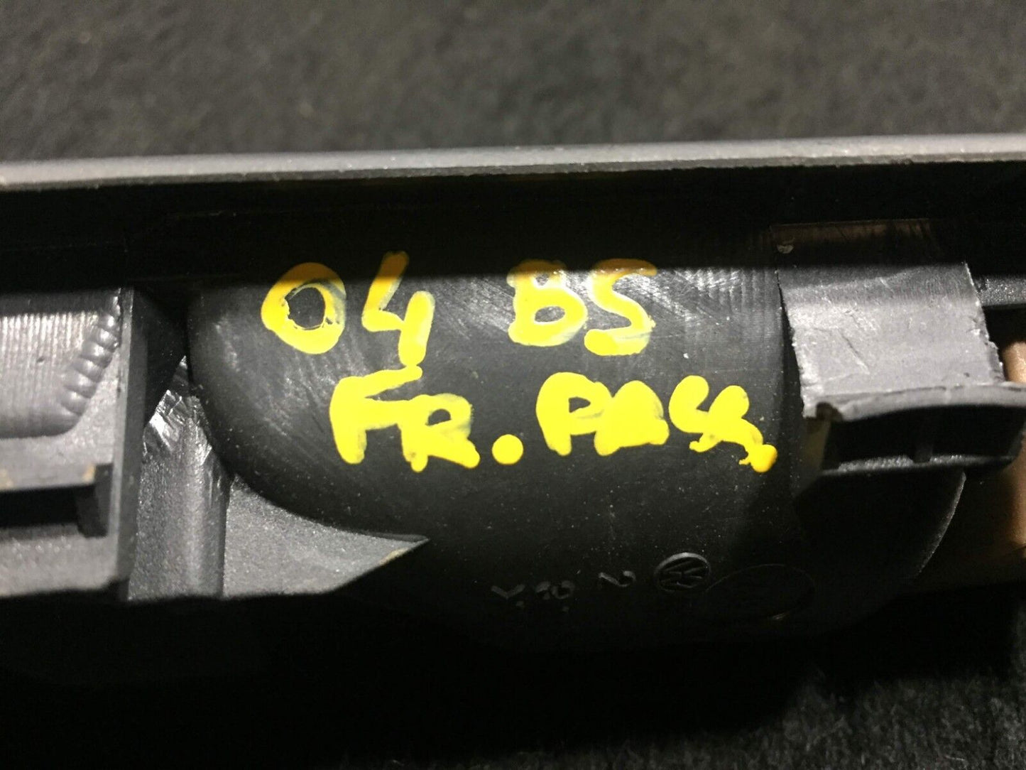 02 03 04 05 VW Passat Front Interior Door Handle With Window Switch OEM D23