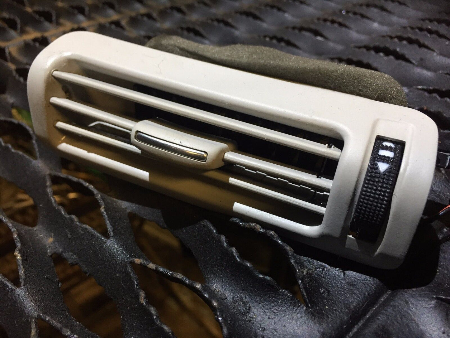 05 06 07 08 Audi A6 C6 Pillar Air Vent Left Driver Side OEM 4f0819383