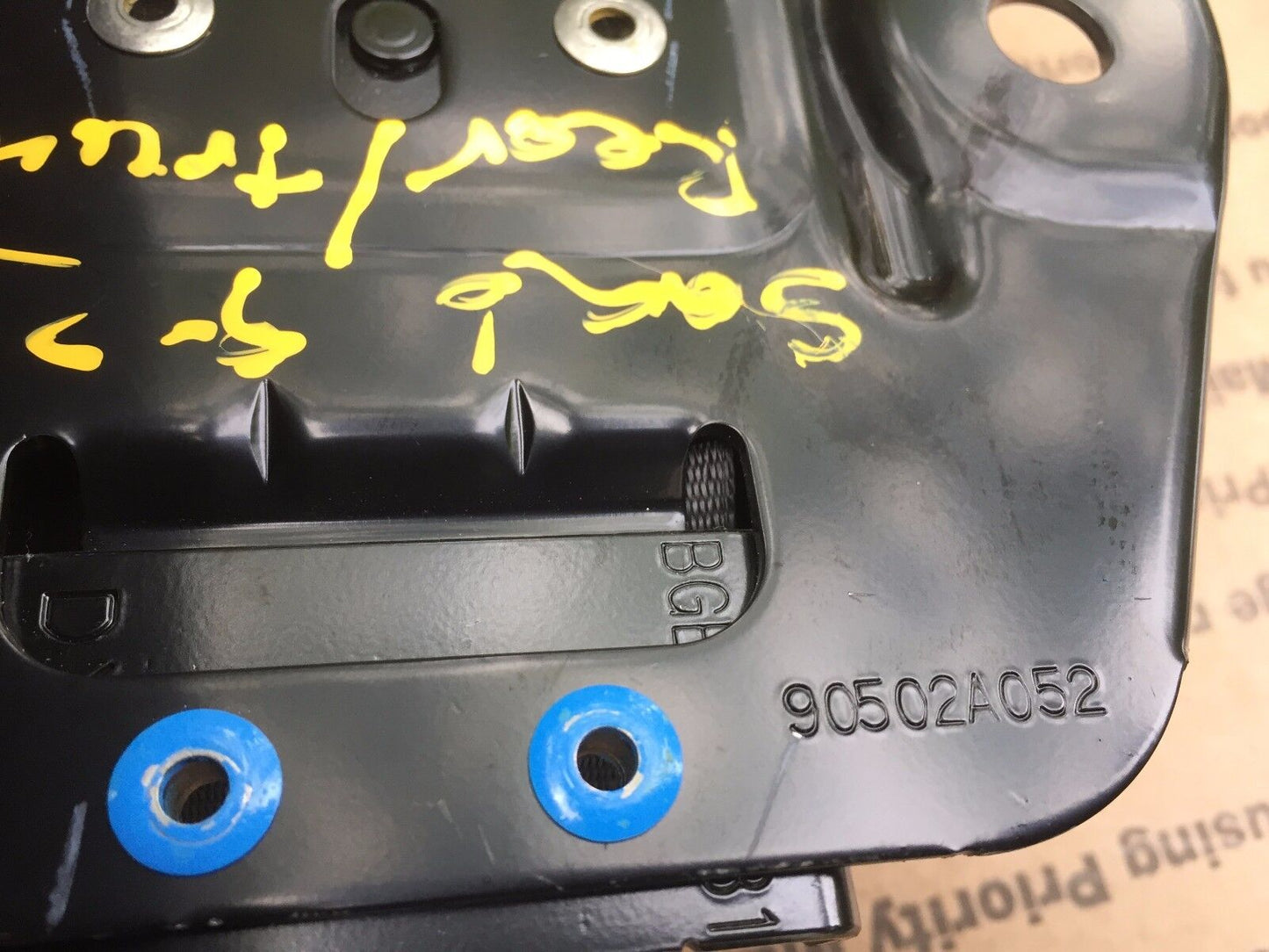 04 05 06 Saab 9-2 Seat Belt Retraktor Rear Center OEM 90502a052