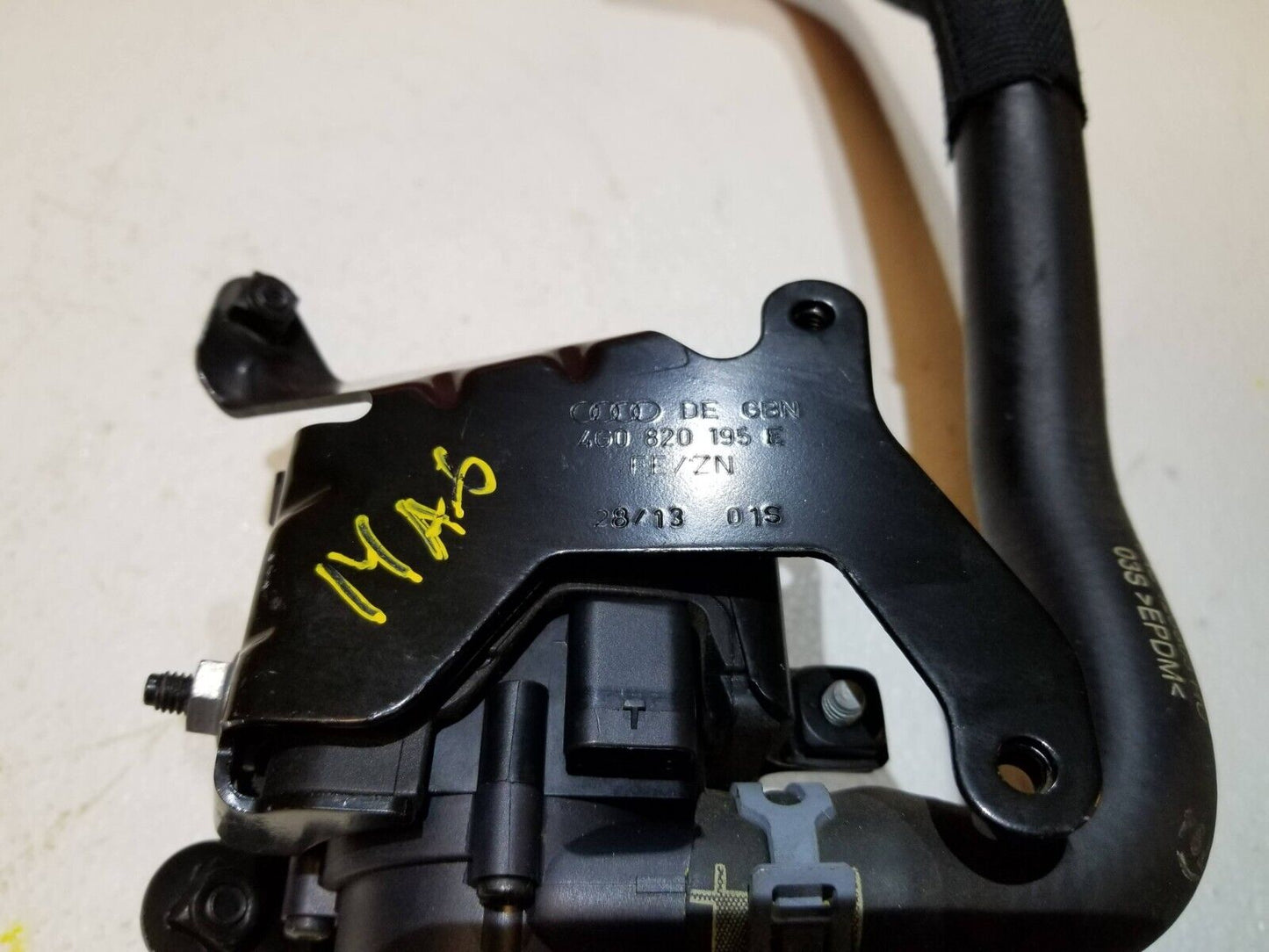 12 13 14 15 Audi A6 3.0t Engine Coolant Auxiliary Water Pump W/ Bracket OEM