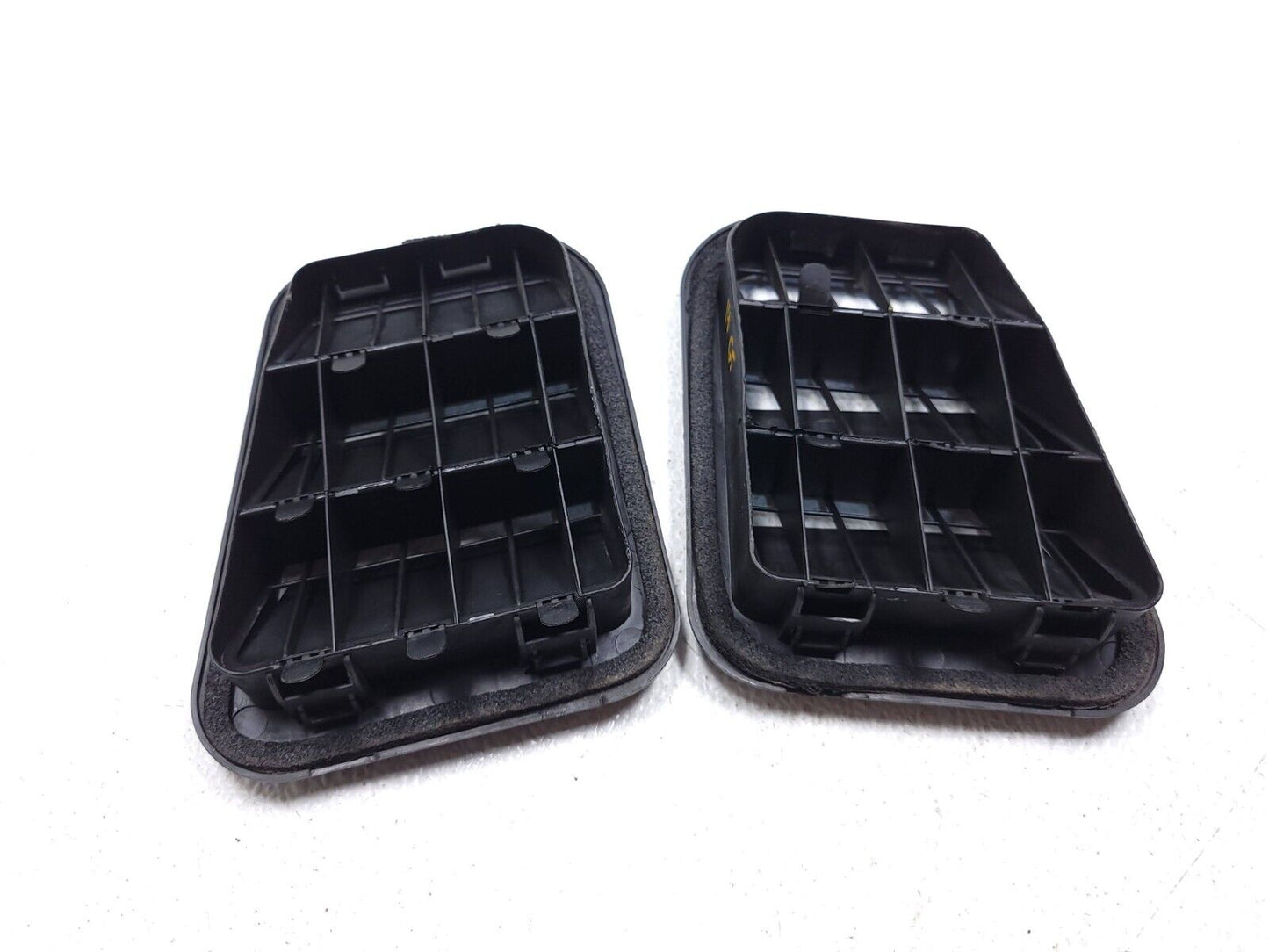 14 15 16 17 Hyundai Elantra Gt Quarter Panel Air Pressure Vent Grille Pair OEM