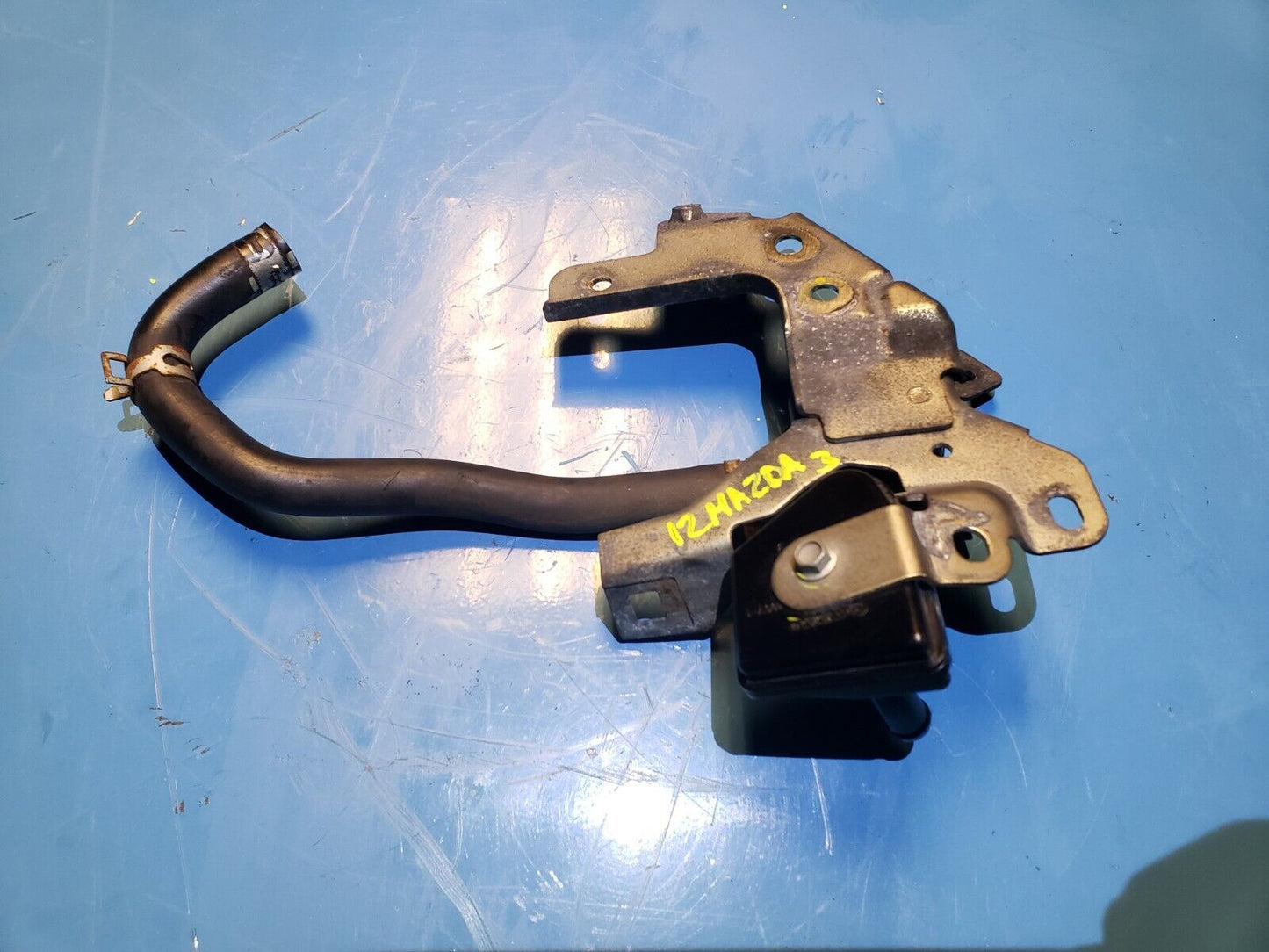 10 11 12 13 Mazda 3 2.0l Fuel Vapor Purge Valve Solenoid W/ Bracket OEM